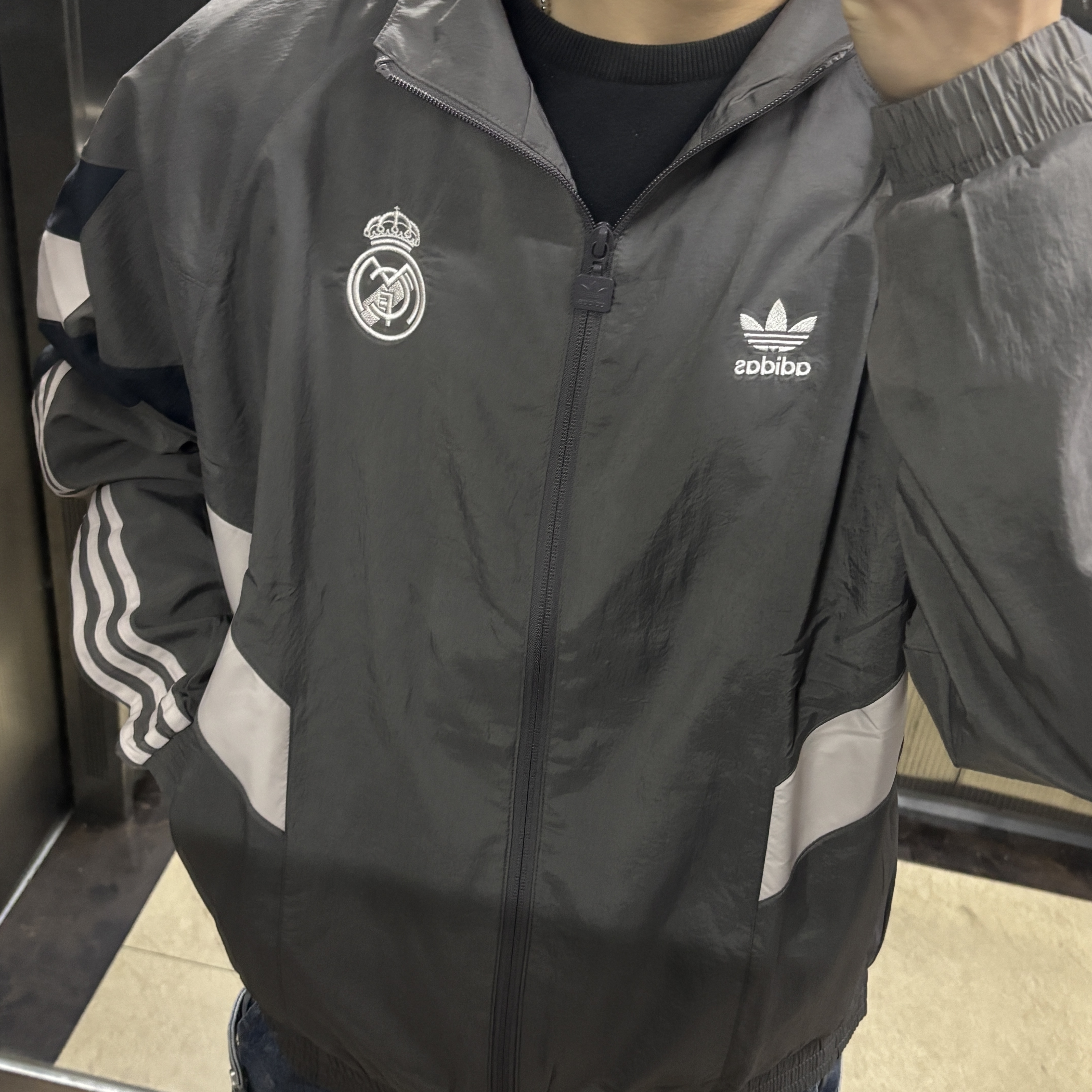 Adidas Real Madrid Originals Track Top Charcoal Grey - KR Sizing 착용 스타일 - 2