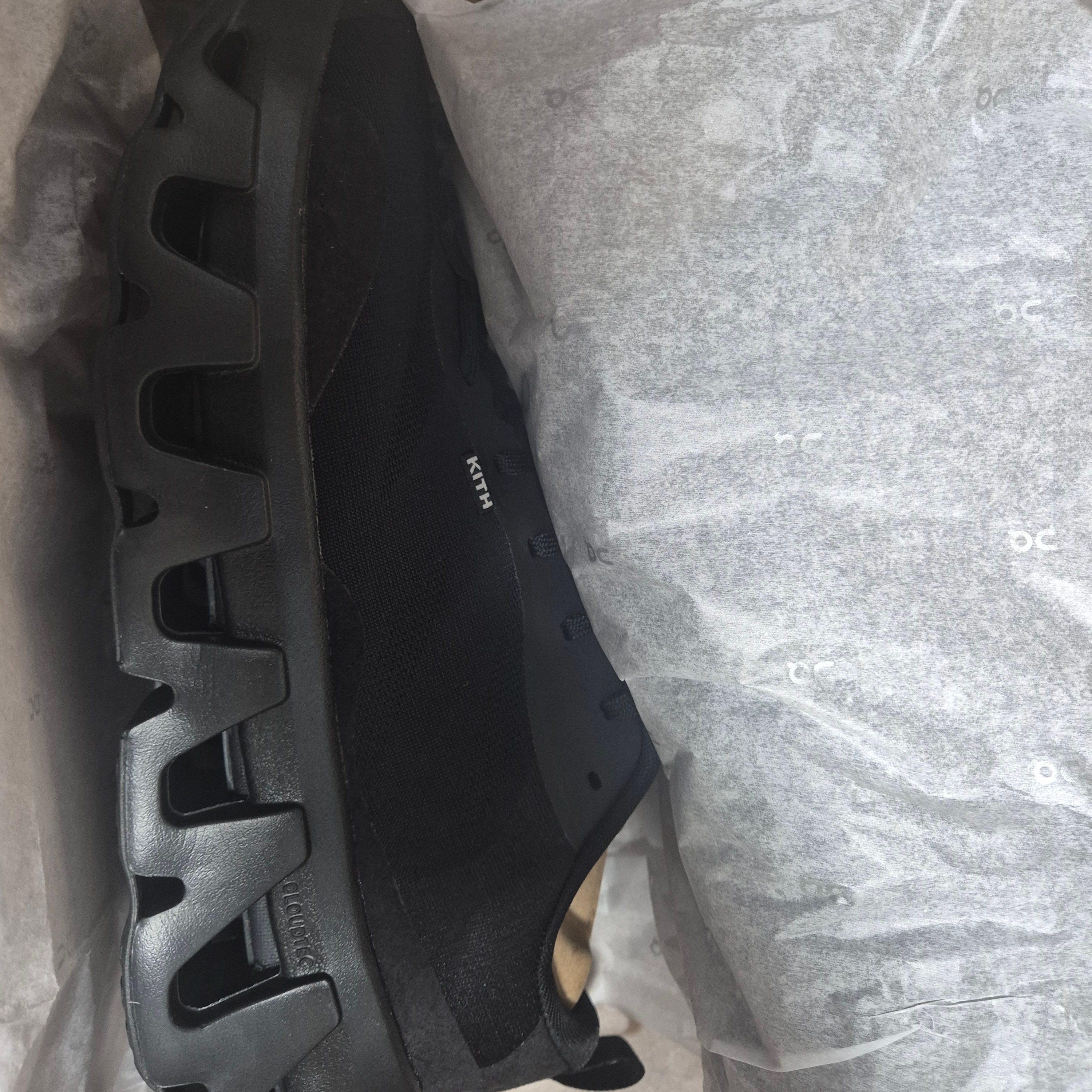 On Running x Kith K-Tech 1 Black 착용 스타일 - 1