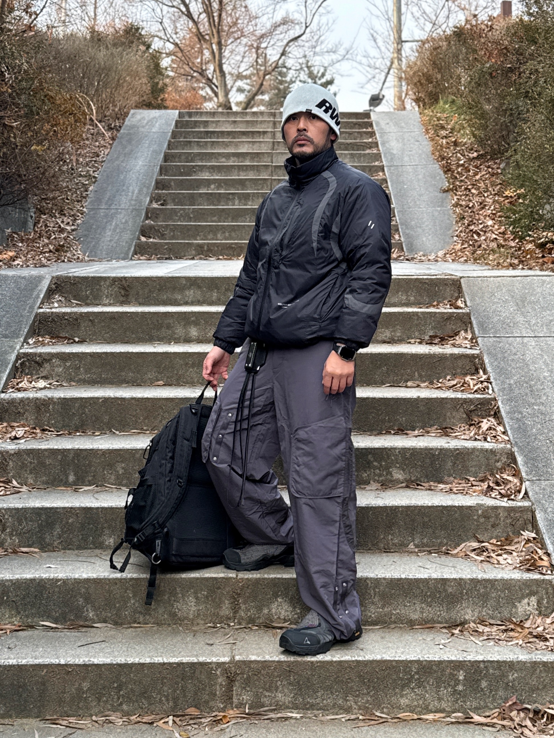 [KREAM 단독] runwhither Beanie White, Roa Hiking Minaar Black 착용 스타일 - 3