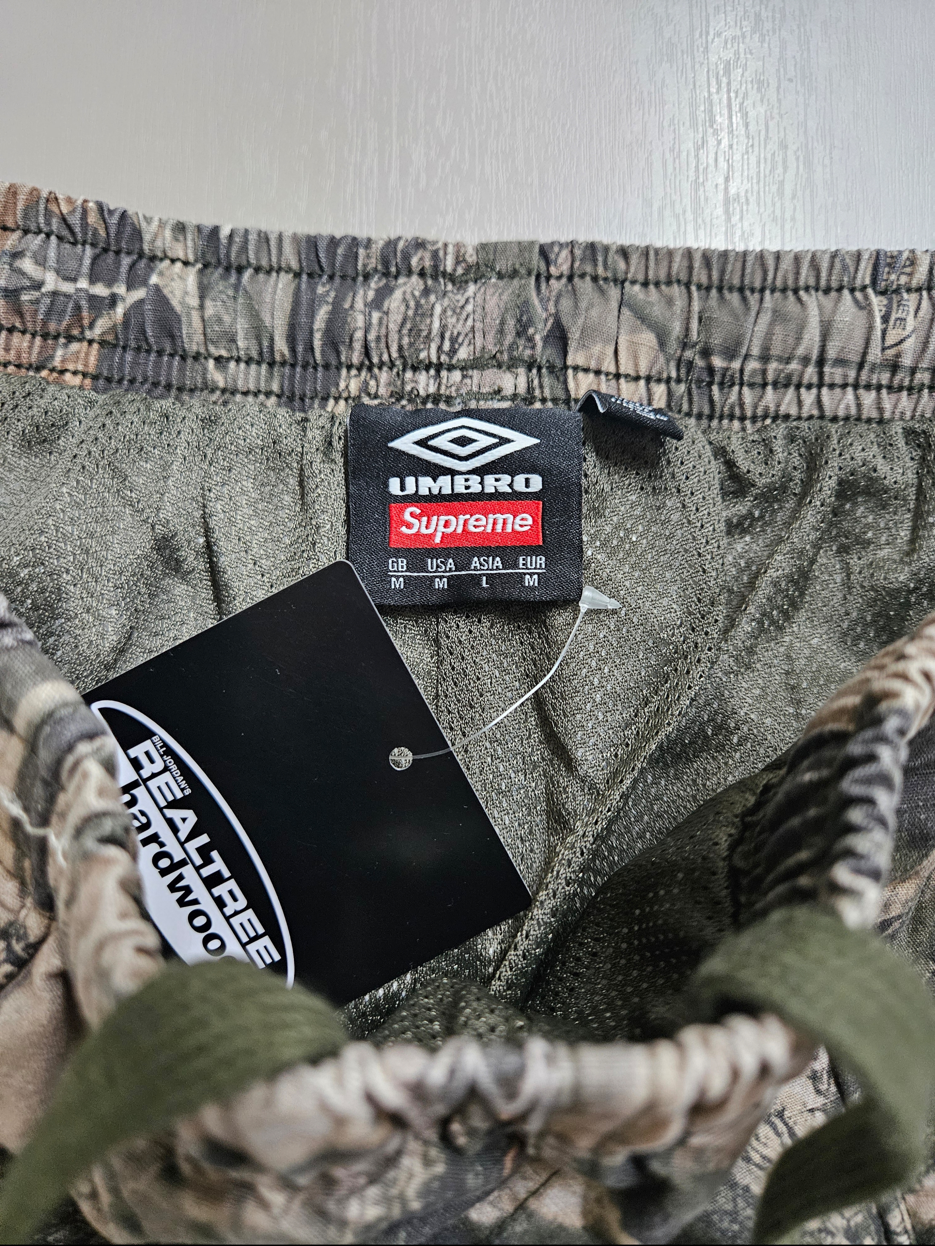 Supreme x Umbro Cotton Ripstop Track Pant Realtree Hardwoods Camo - 26SS 착용 스타일 - 1