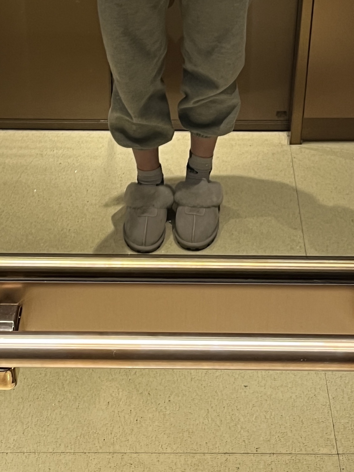 (W) UGG Coquette Slipper Grey 착용 스타일