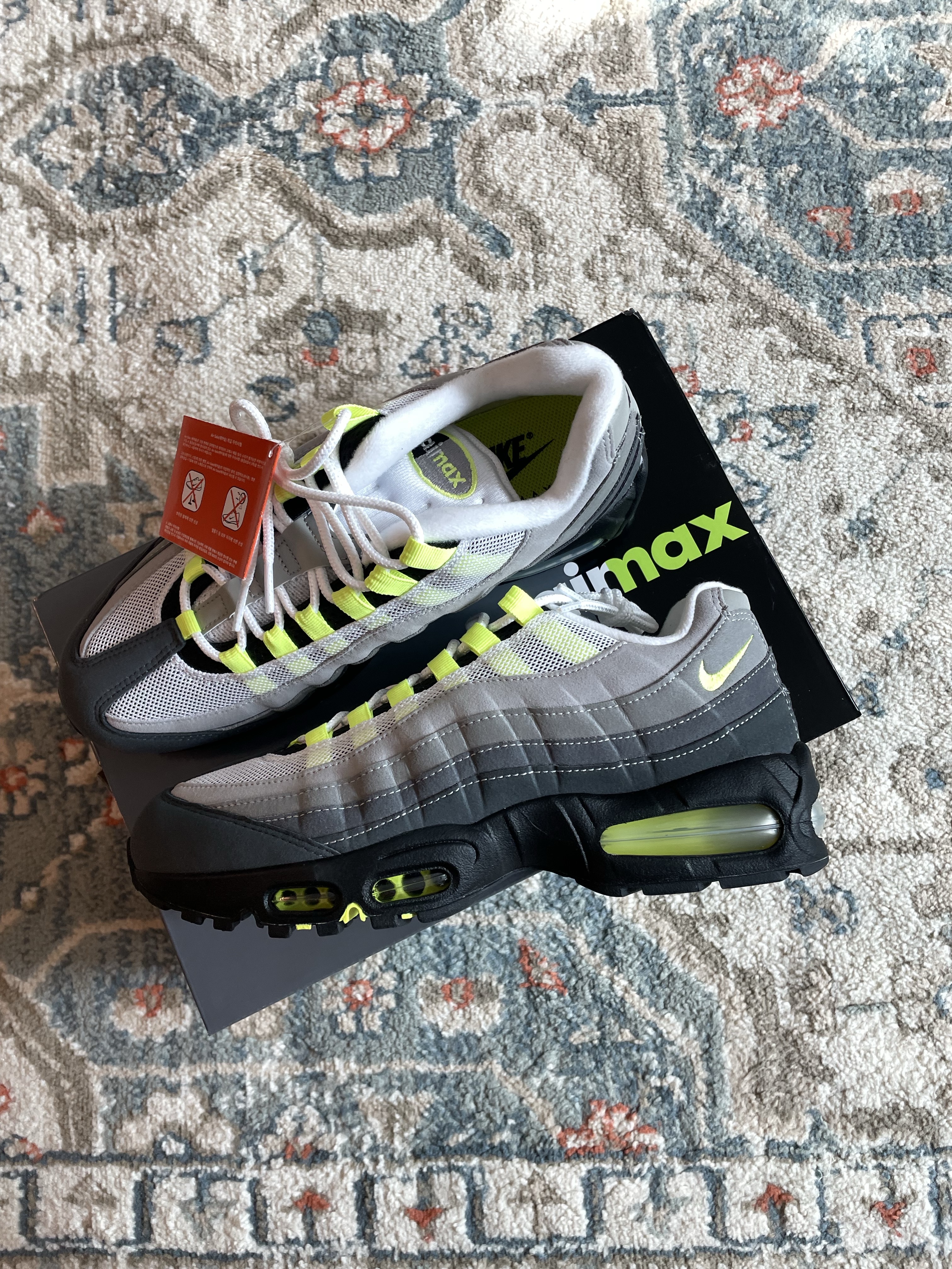 Nike Air Max 95 OG Neon 착용 스타일 - 1