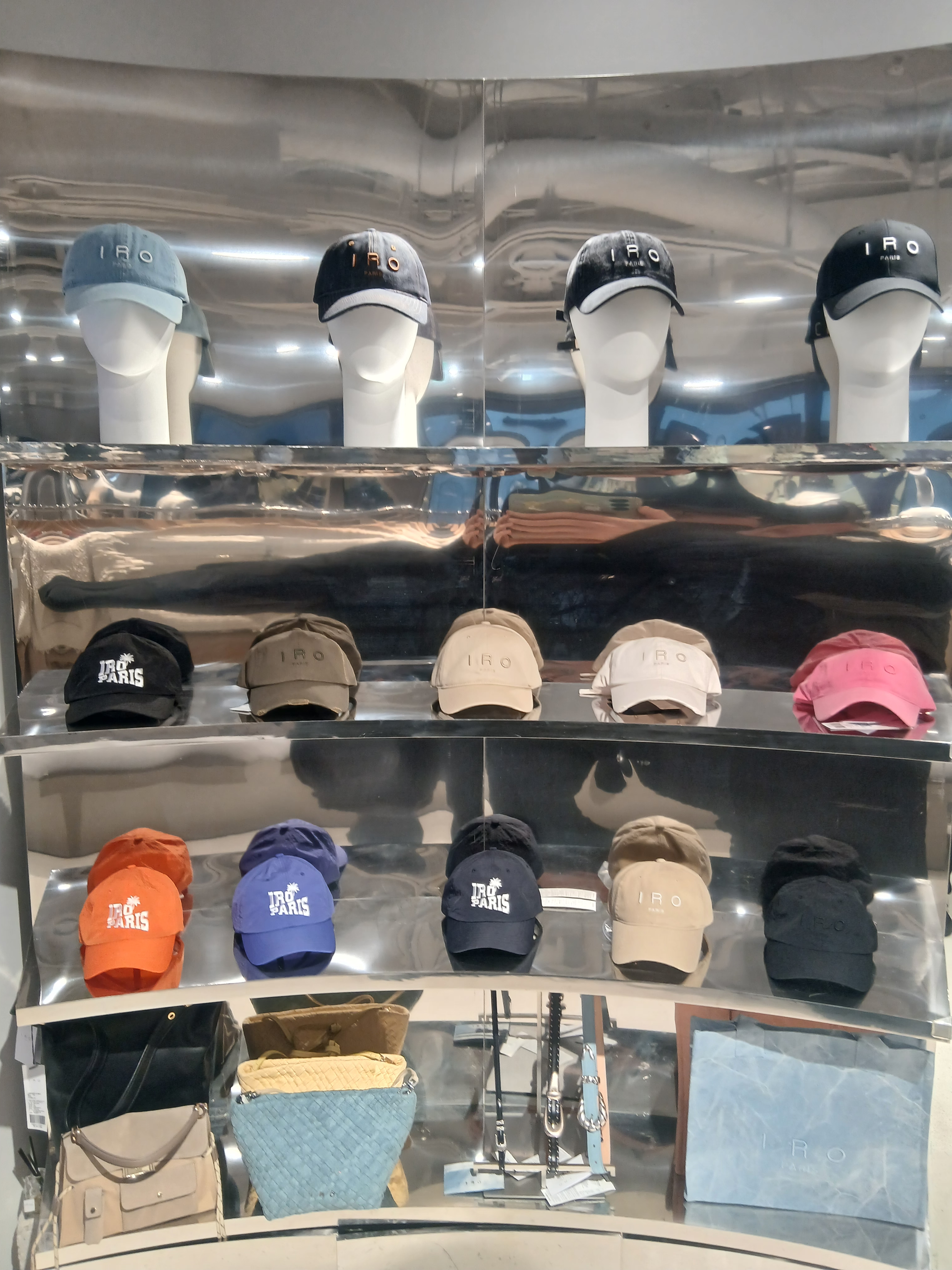 Iro Troyes Iro Logo Embroidery Washed Denim Ball Cap Blue, Iro Bred Lambskin Leather Logo Ball Cap Black 착용 스타일 - 1