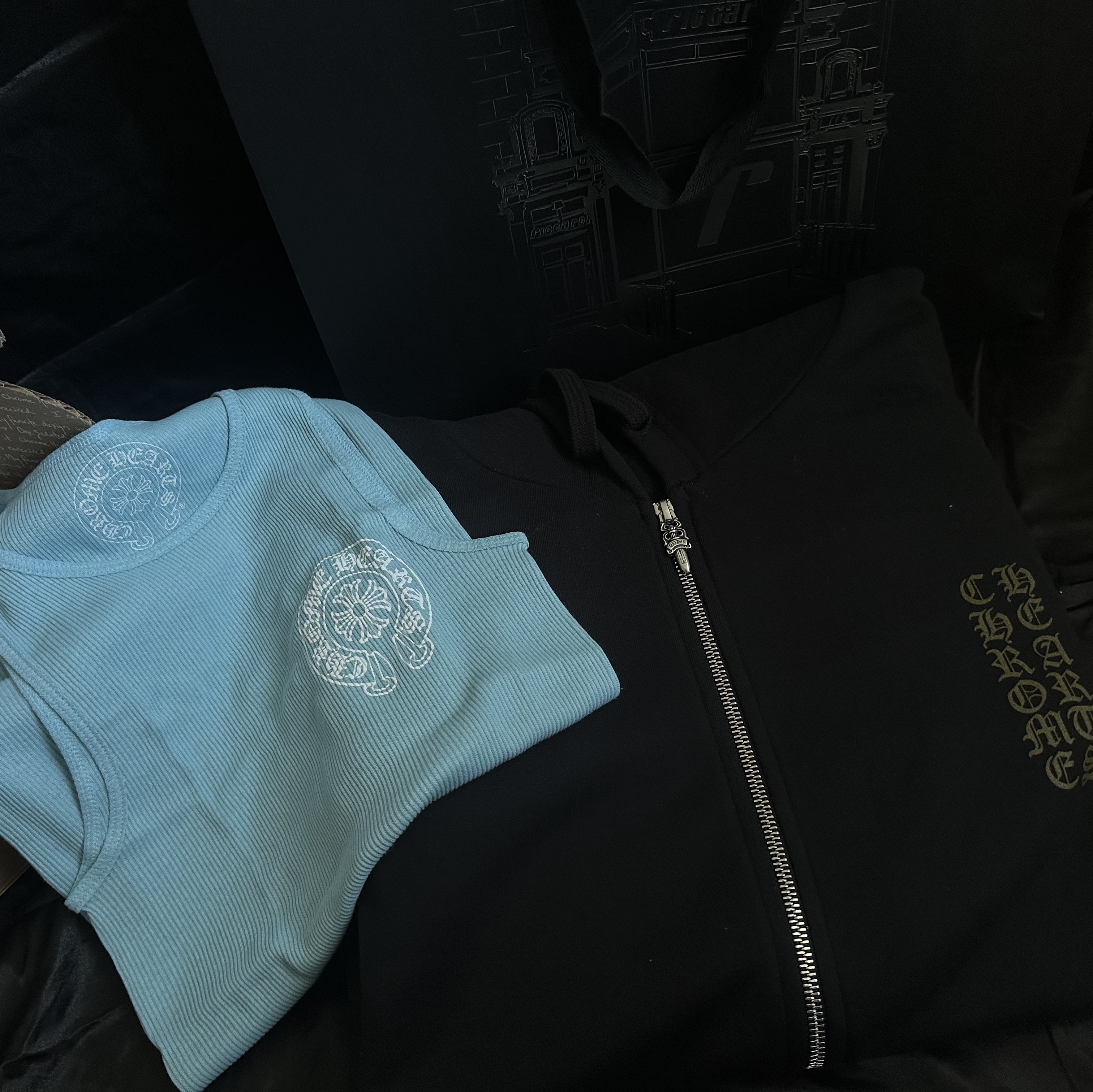 Chrome Hearts Horseshoe Rib Tank Top Baby Blue, Chrome Hearts Vertical 1988 Fleece Zip-Up Hoodie Black 착용 스타일 - 1