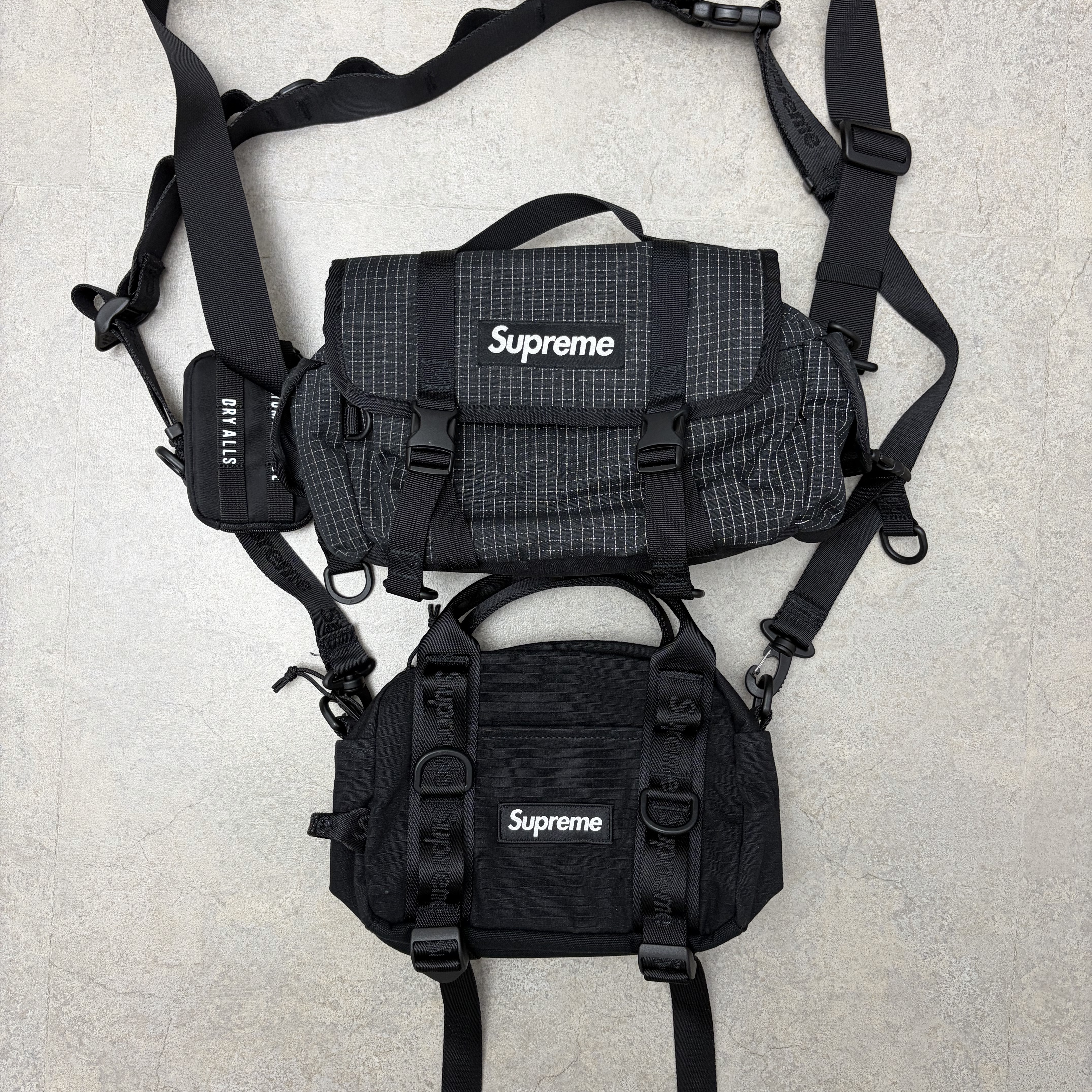 Supreme Mini Duffle Bag Black - 26SS, Supreme Mesh Mini Duffle Bag Black - 25SS 착용 스타일 - 2