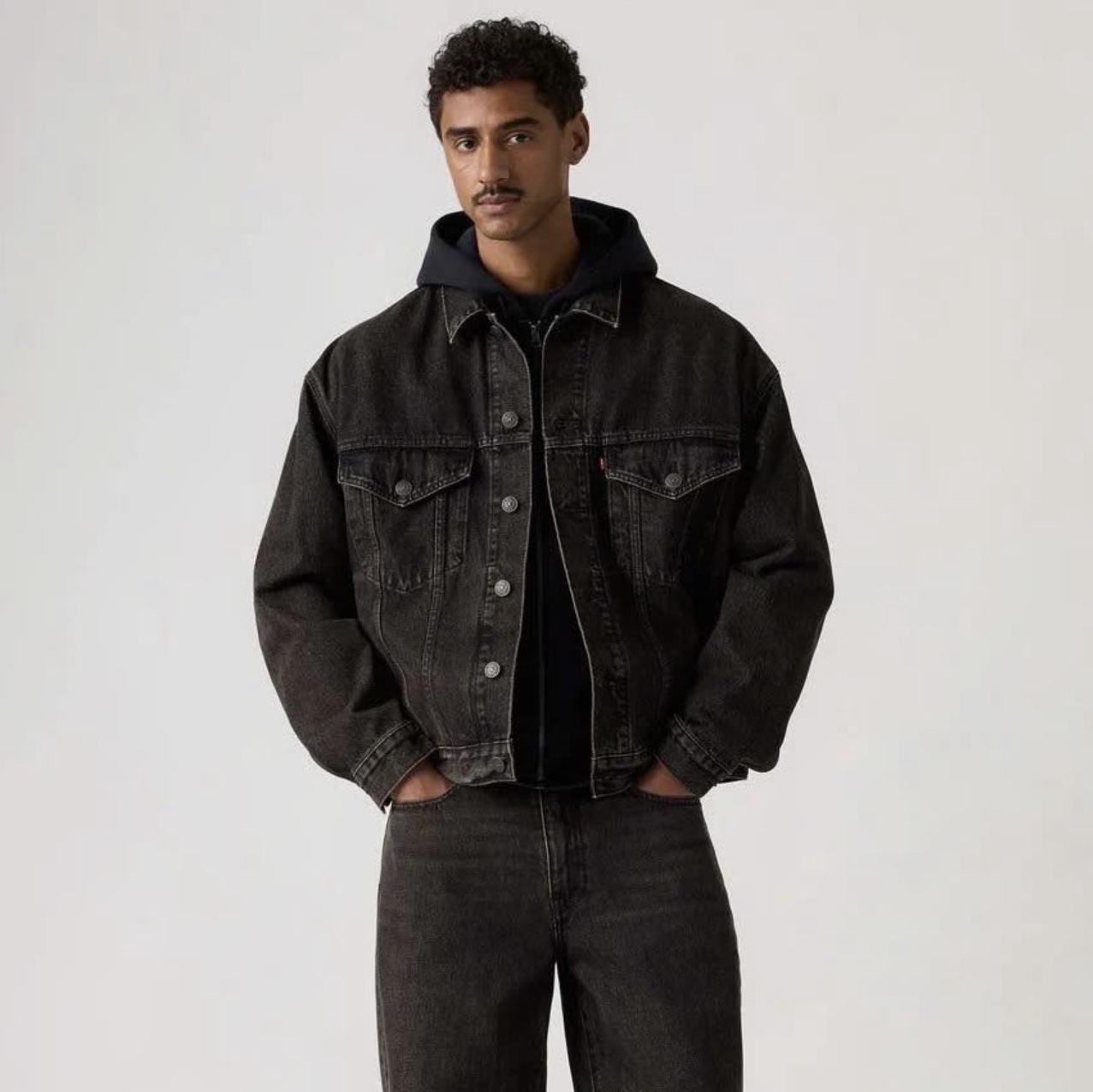 Levi's x Jordan Type III Trucker Black 착용 스타일 - 1