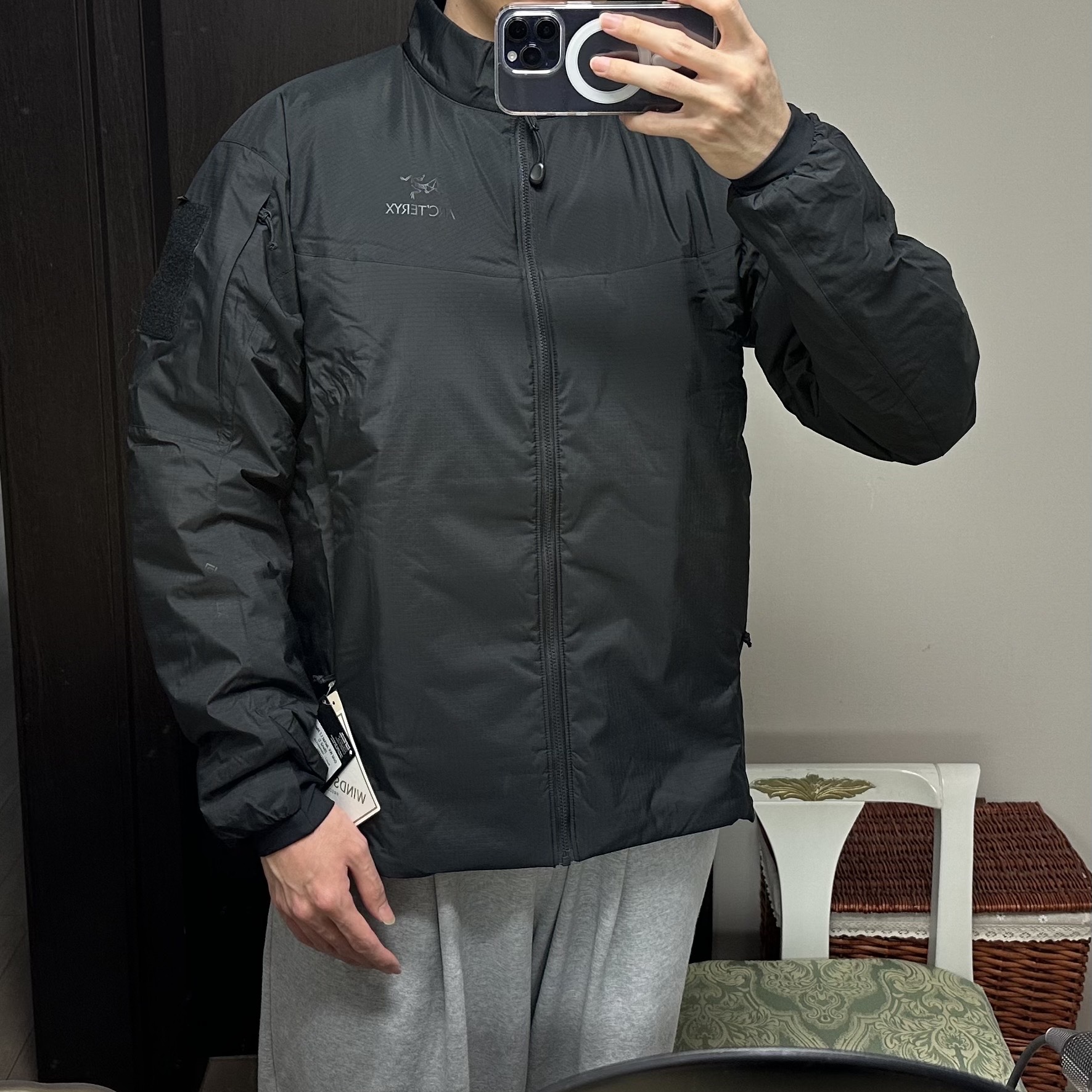 Arc'teryx LEAF Cold WX Jacket LT Gen 2.1 Black 착용 스타일 - 2