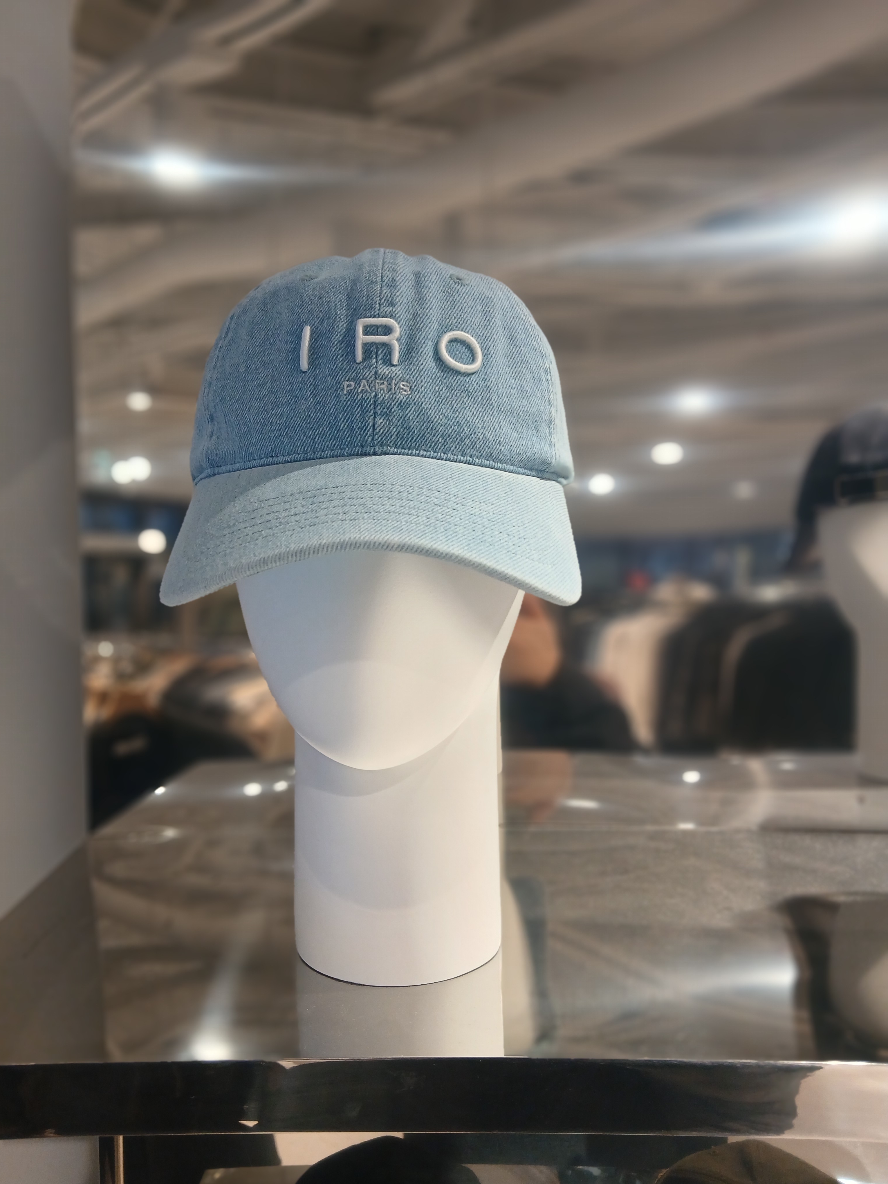 Iro Troyes Iro Logo Embroidery Washed Denim Ball Cap Blue, Iro Bred Lambskin Leather Logo Ball Cap Black 착용 스타일 - 4