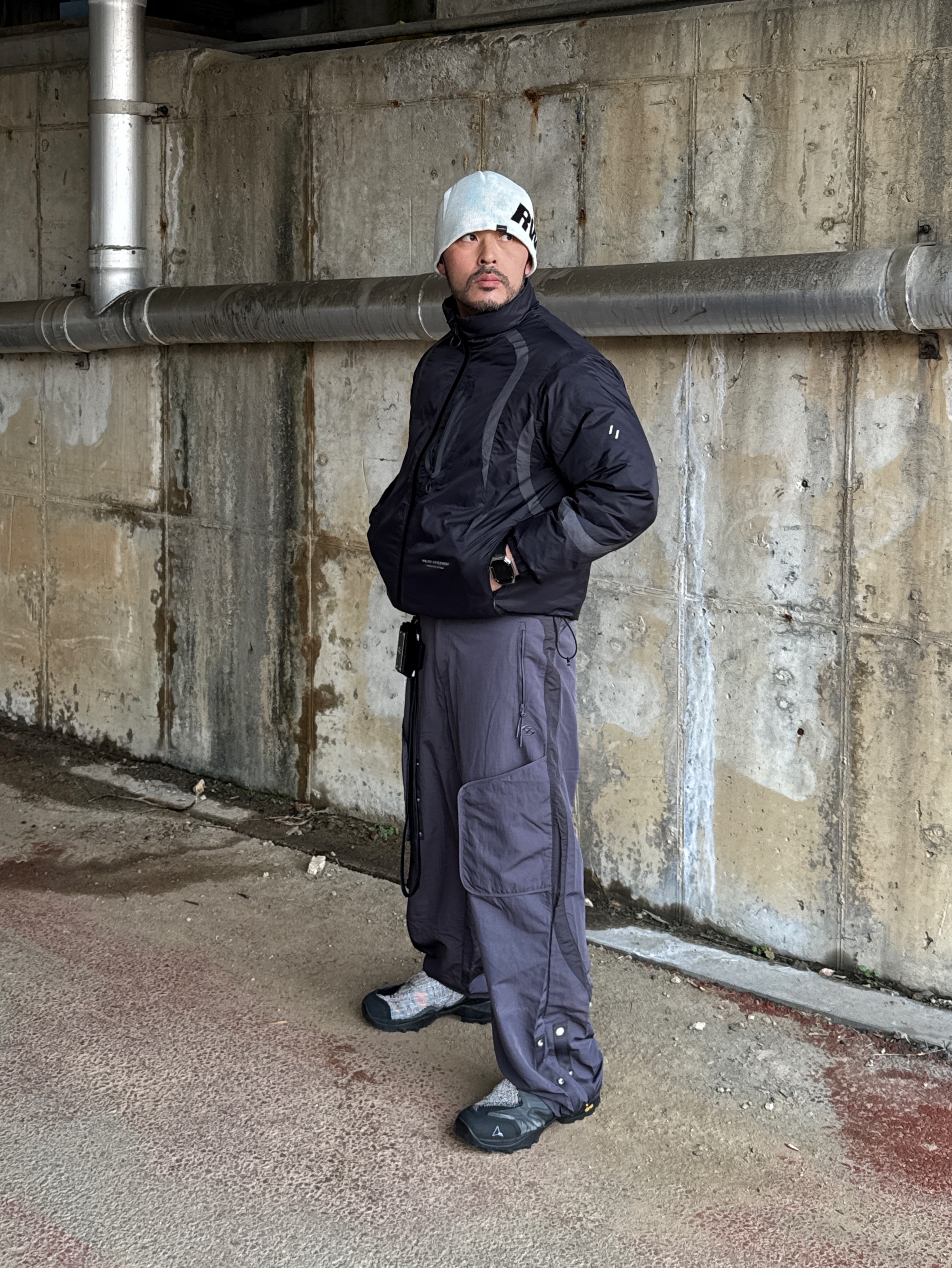 [KREAM 단독] runwhither Beanie White, Roa Hiking Minaar Black 착용 스타일 - 8