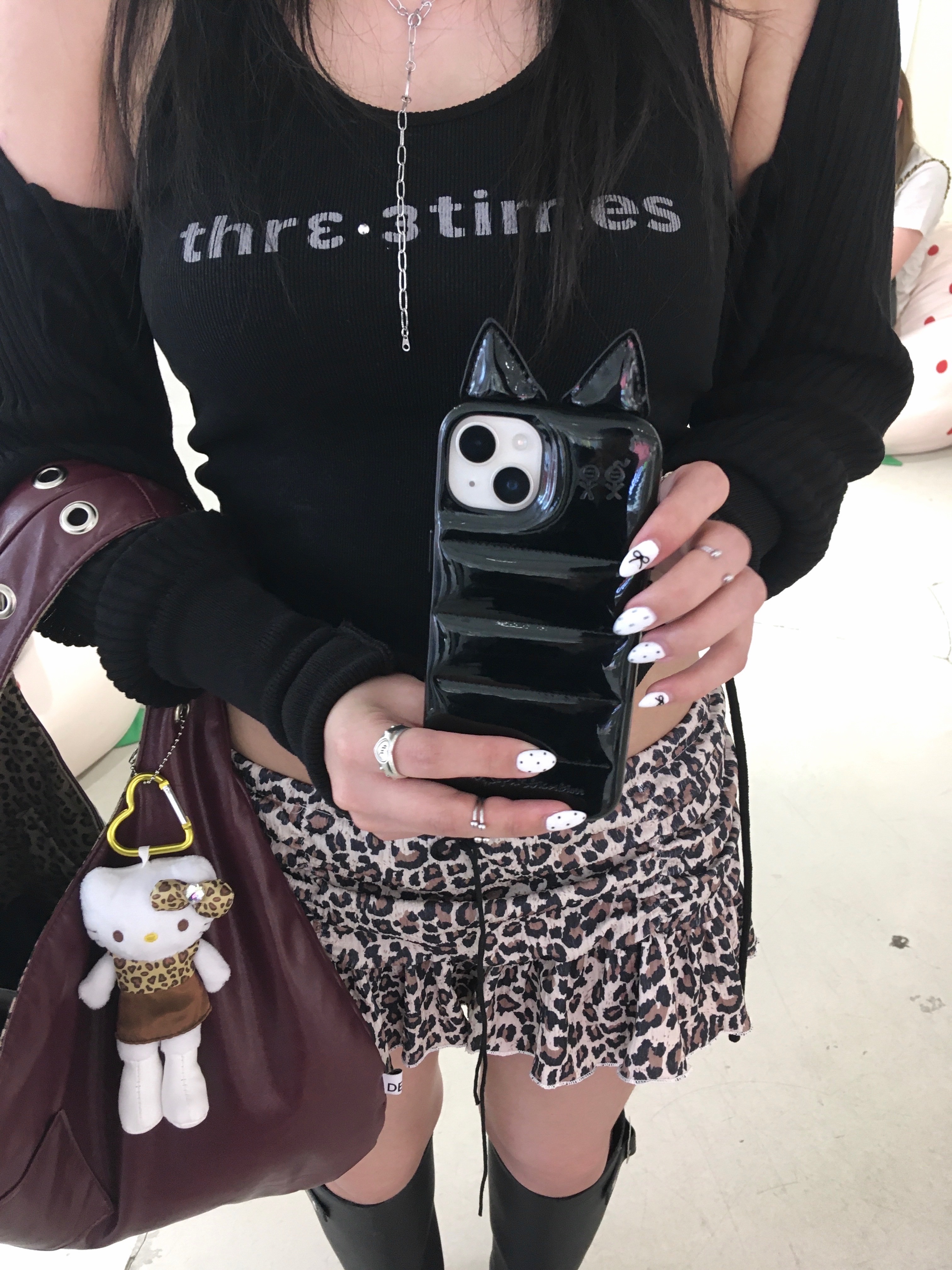 Urbansophistication x Bratz The Puffer Case Jade 착용 스타일