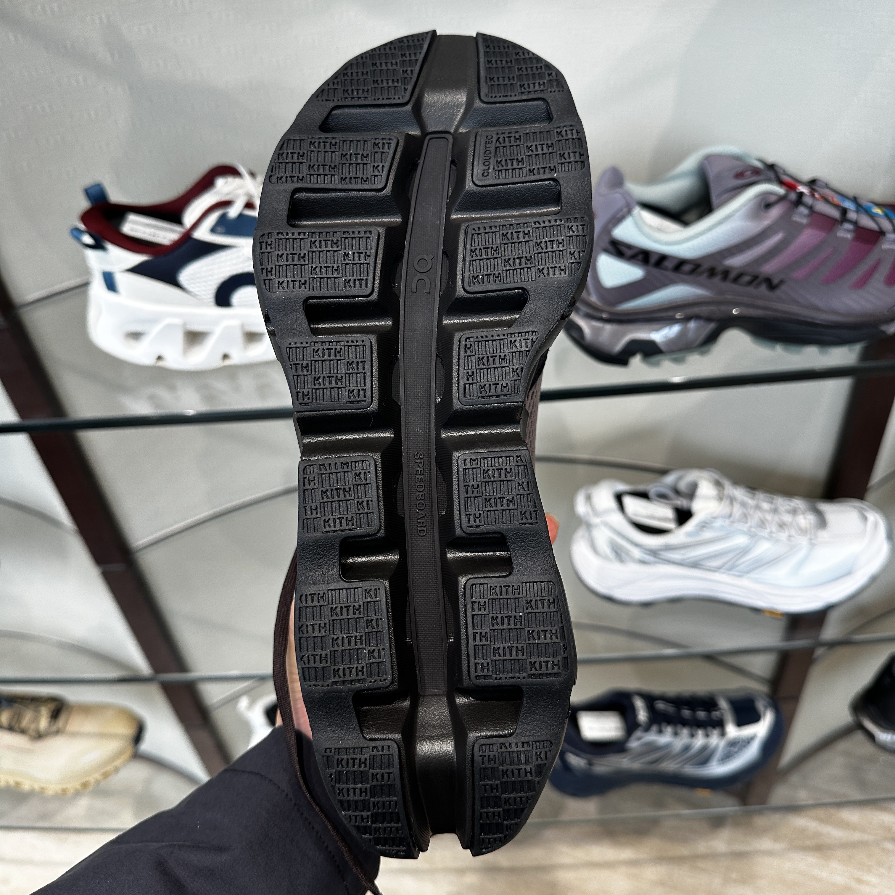 On Running x Kith K-Tech 2 Thorn Ganache 착용 스타일 - 3