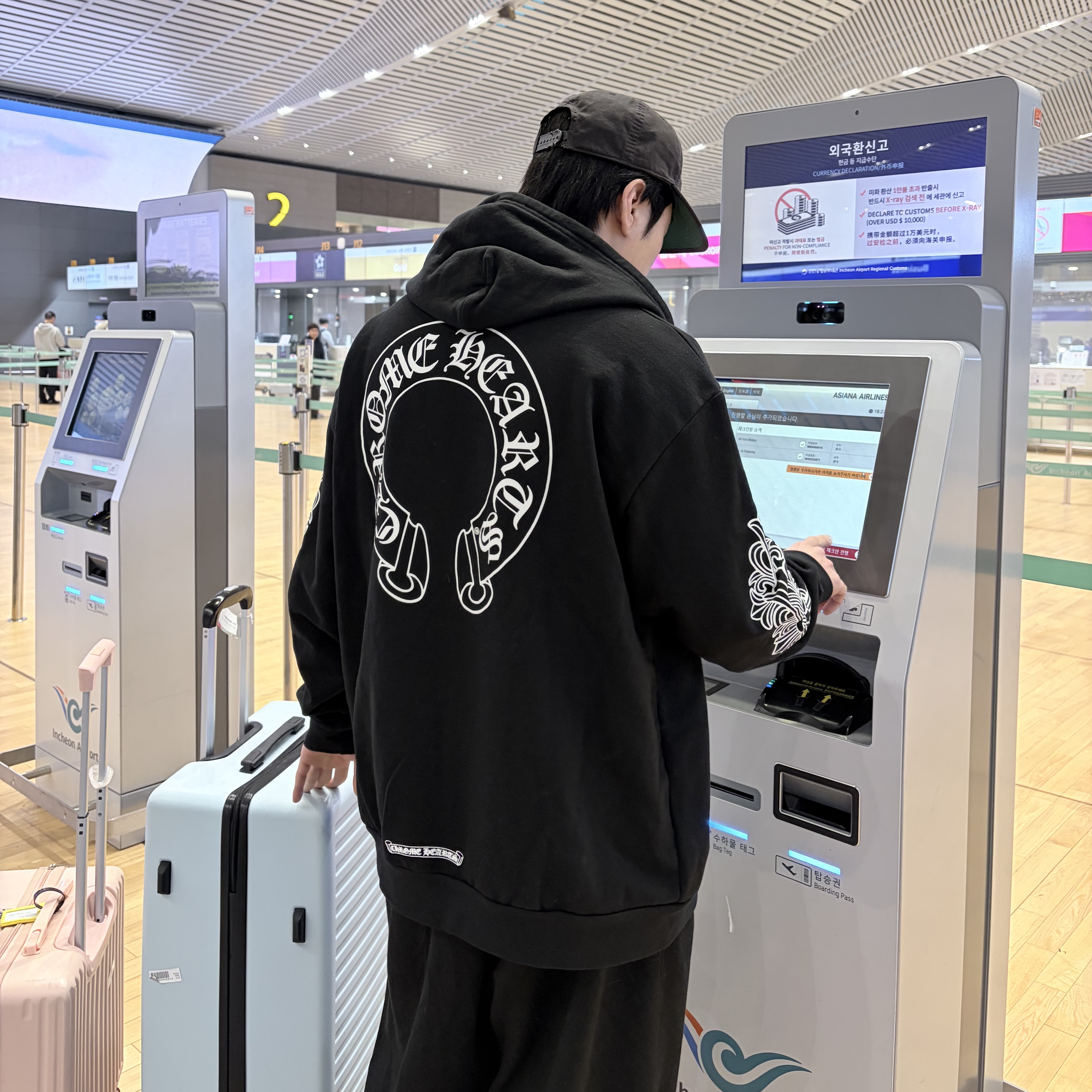 Chrome Hearts Horseshoe Floral Fleece Zip-Up Hoodie Black 착용 스타일
