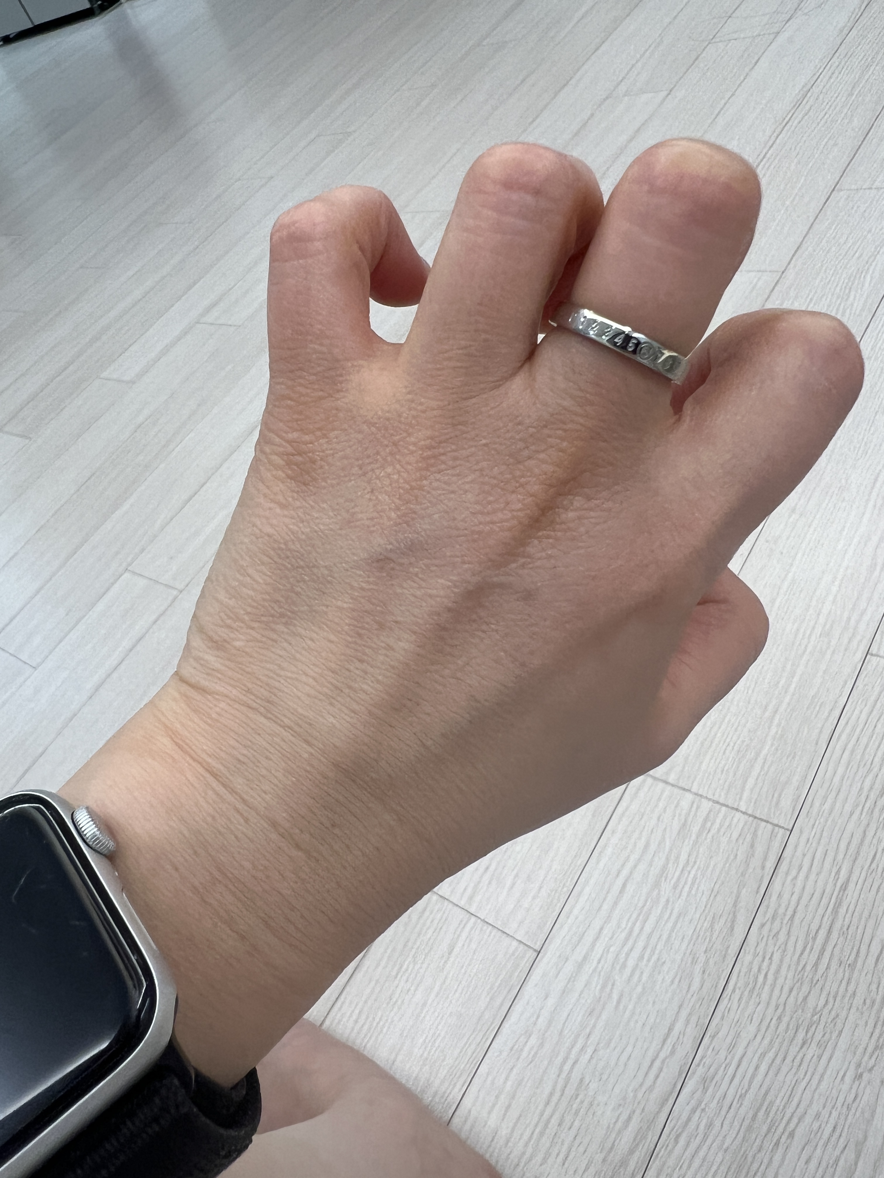 (W) MM6 Maison Margiela Numeric Minimal Signature Ring Silver Palladium 착용 스타일