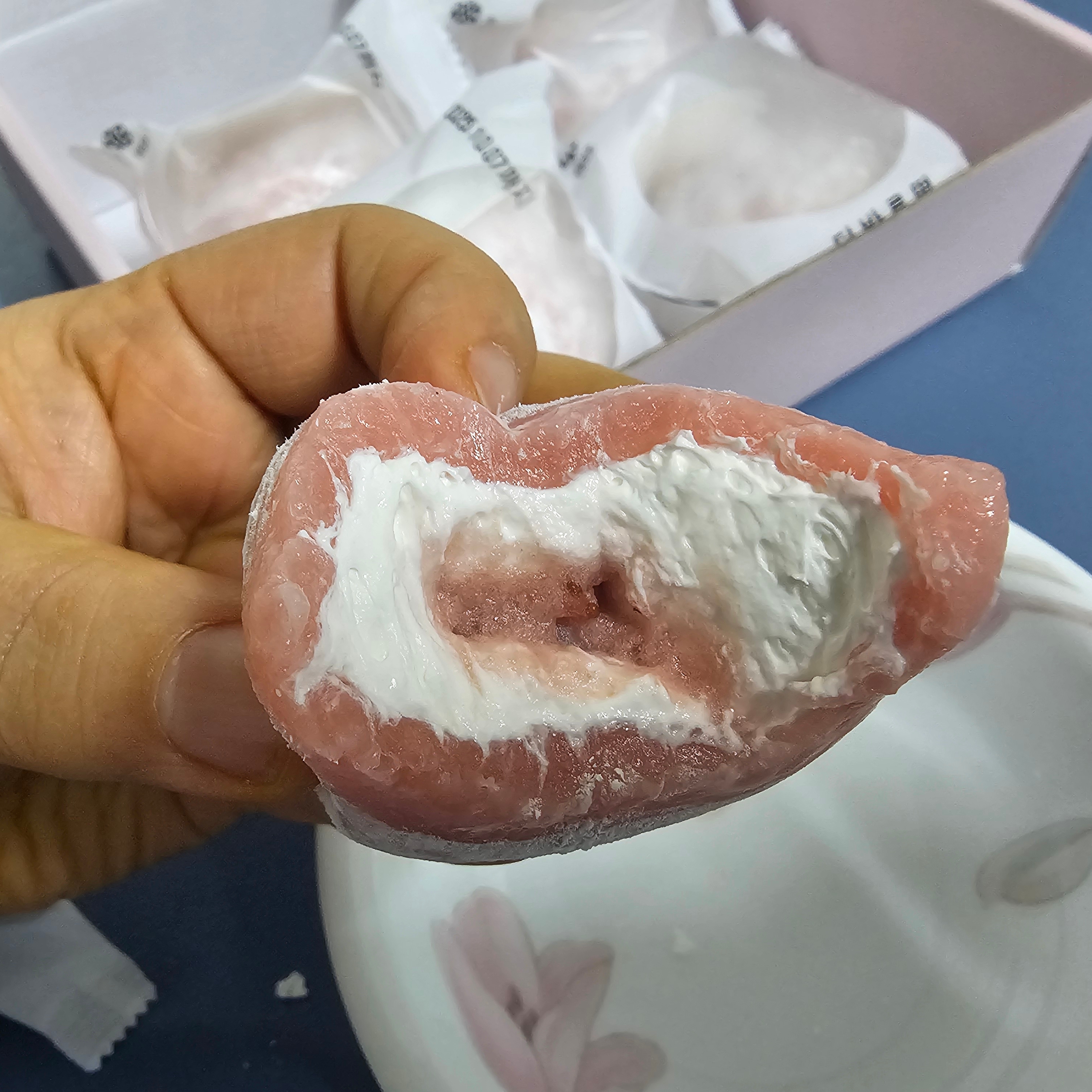 THE BAREUN TTEOK Strawberry Cream Tteok (60g *6EA) 1Box 착용 스타일 - 4