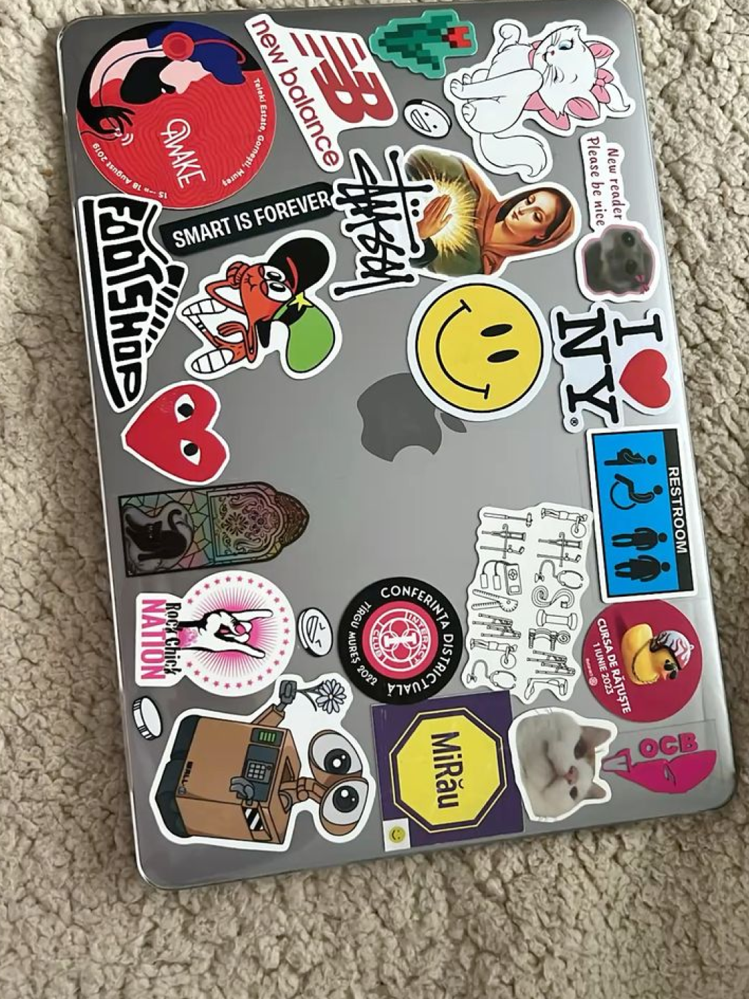 Apple 2026 MacBook Neo A18 Pro 512GB SSD / 8GB RAM Blush (Korean Ver.), Apple 2026 MacBook Neo A18 Pro 512GB SSD / 8GB RAM Silver (Korean Ver.) 착용 스타일 - 4