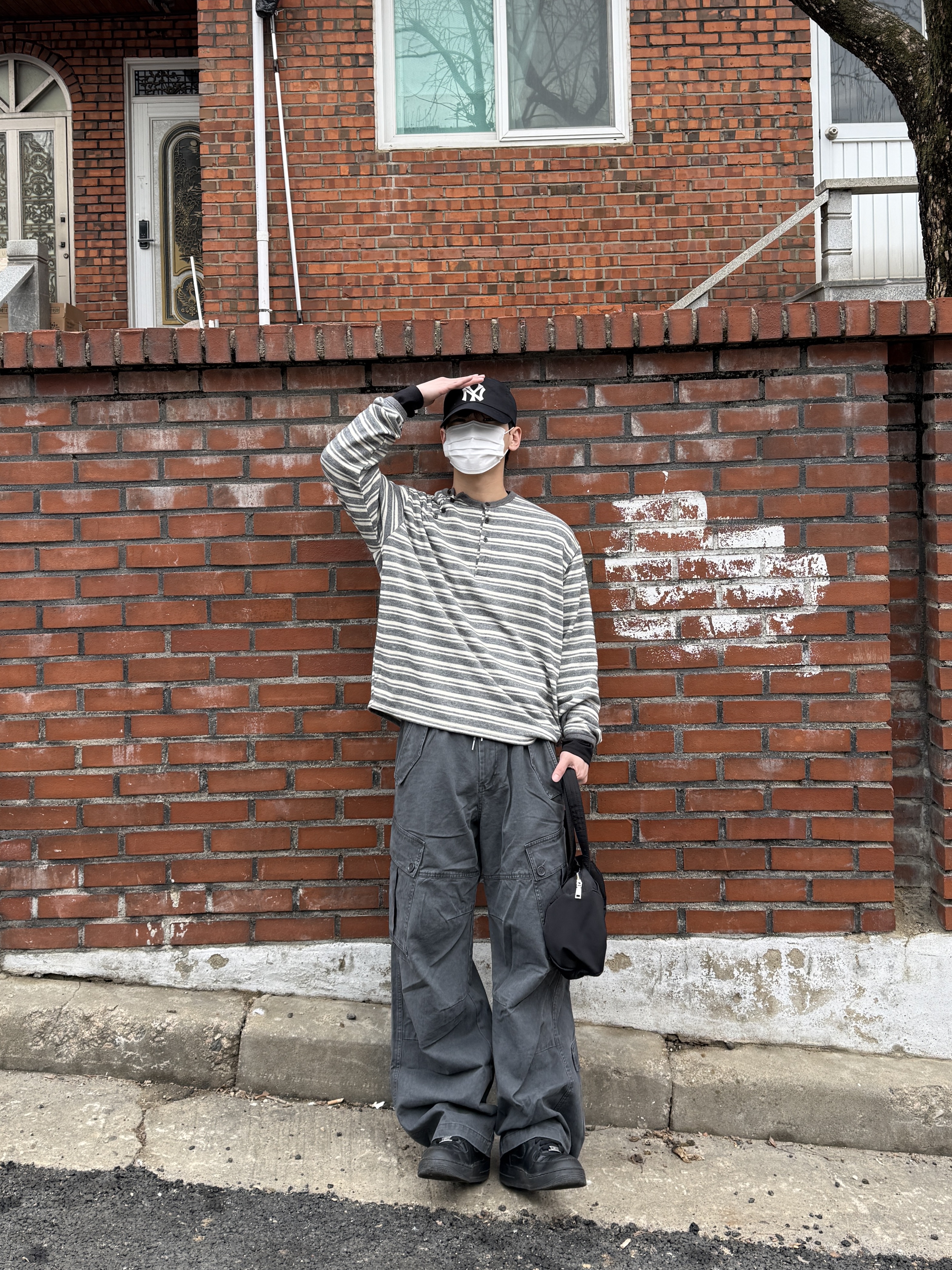 Nike Air Force 1 '07 Low Triple Black, (W) Nike Air Force 1 '07 Low Triple Black 착용 스타일 - 1