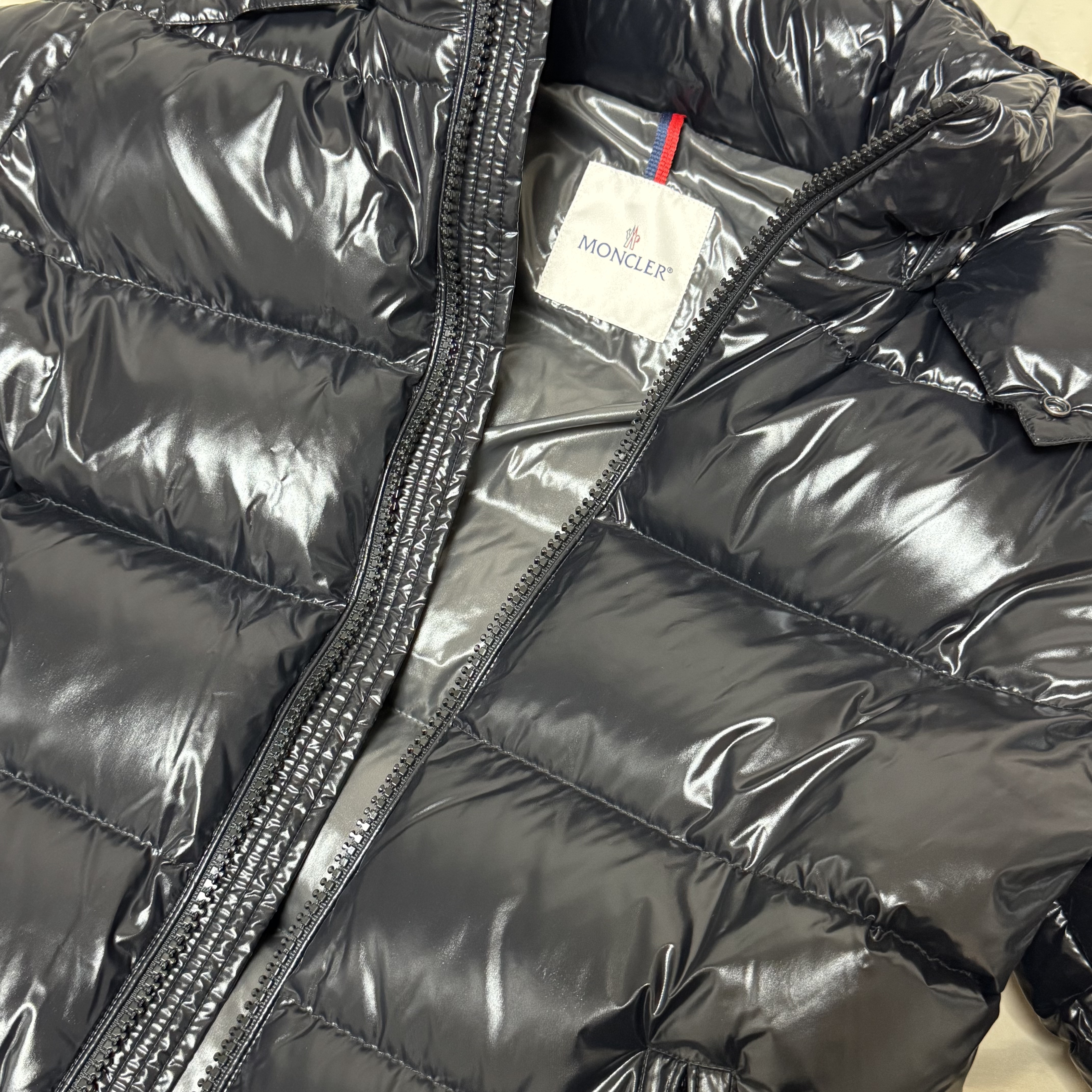 Moncler Maya Short Down Jacket Black - 24FW 착용 스타일