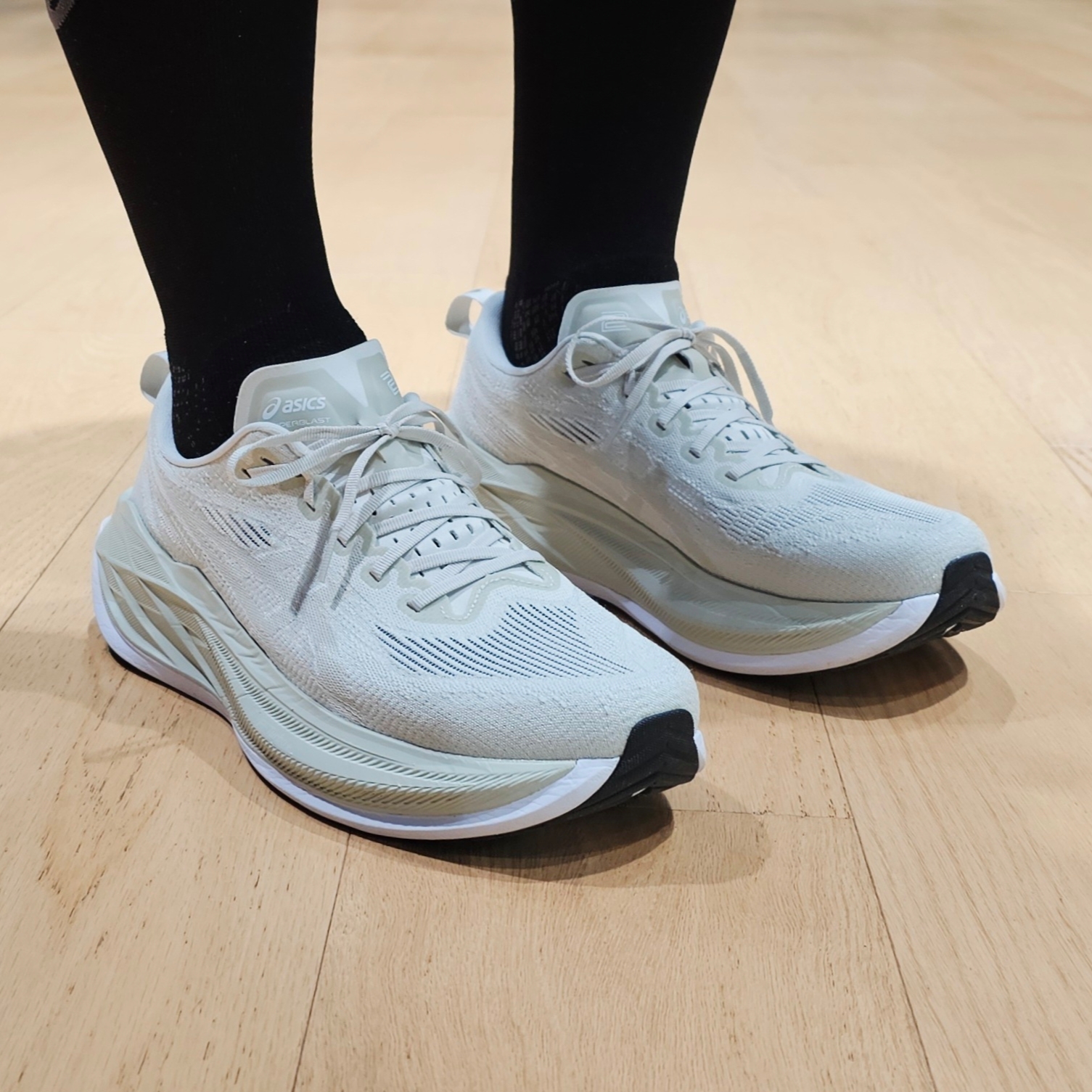 Asics Superblast 2 Lake Grey White Sage 착용 스타일