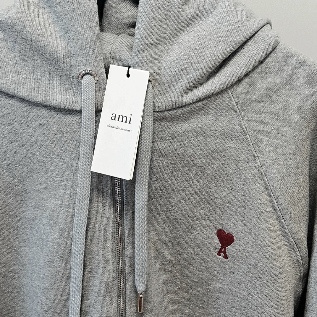 AMI de Coeur Cotton Zipped Hoodie Heather Ash Grey, AMI de Coeur Cotton Zipped Hoodie Heather Grey 착용 스타일 - 2