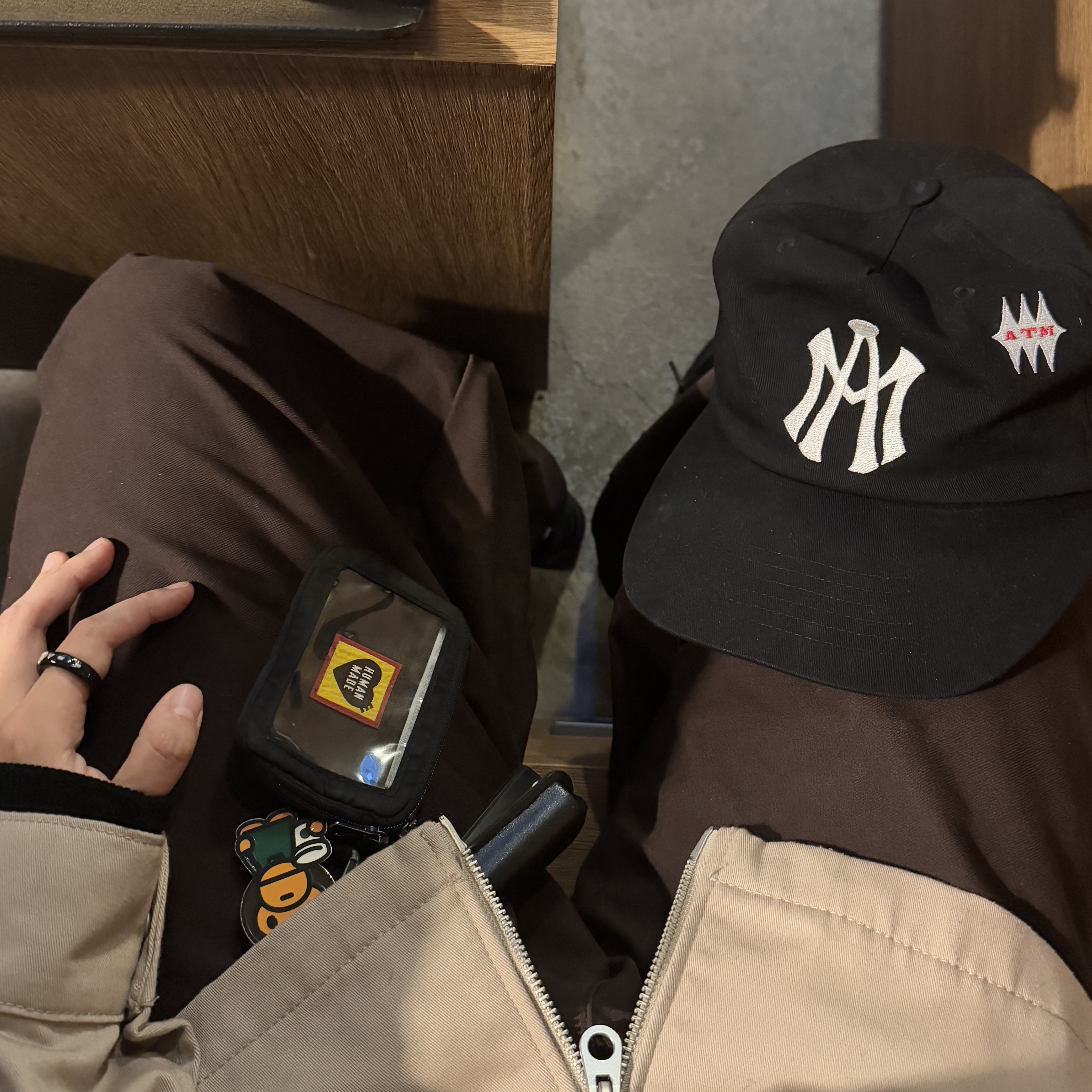 Nff Heart Term Ring Black, Starbucks x BAPE Baby Milo Keychain 착용 스타일