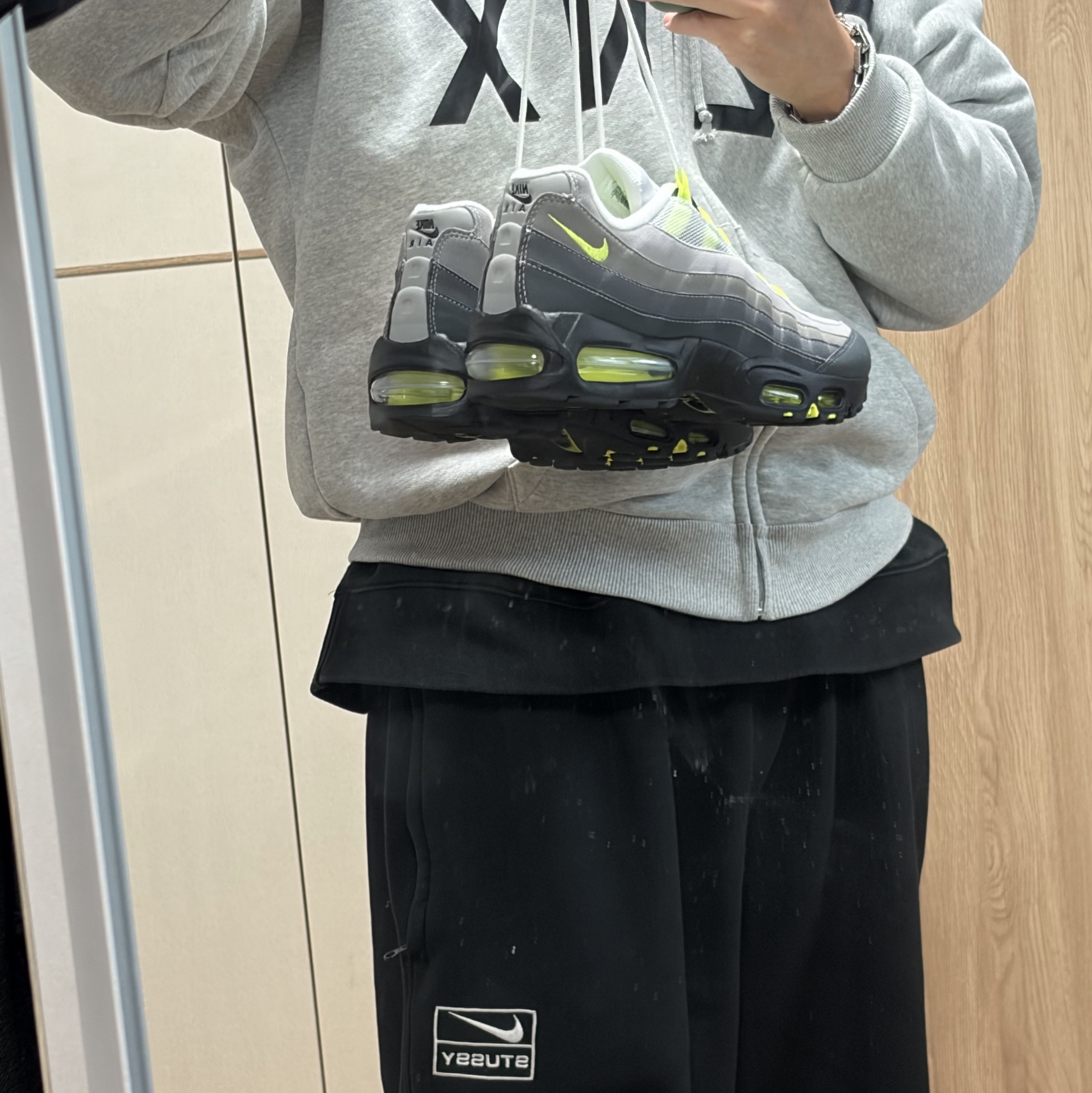 Nike Air Max 95 OG Neon 착용 스타일