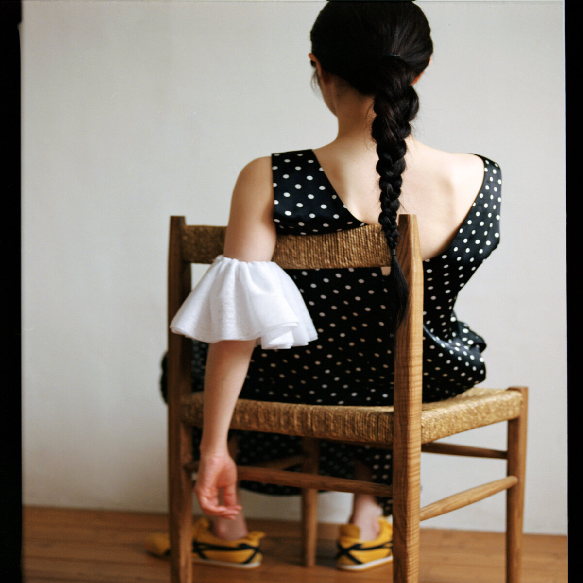포샤 브이 백 도트 드레스 블랙(Posha V Back Dot Dress Bk) - 2