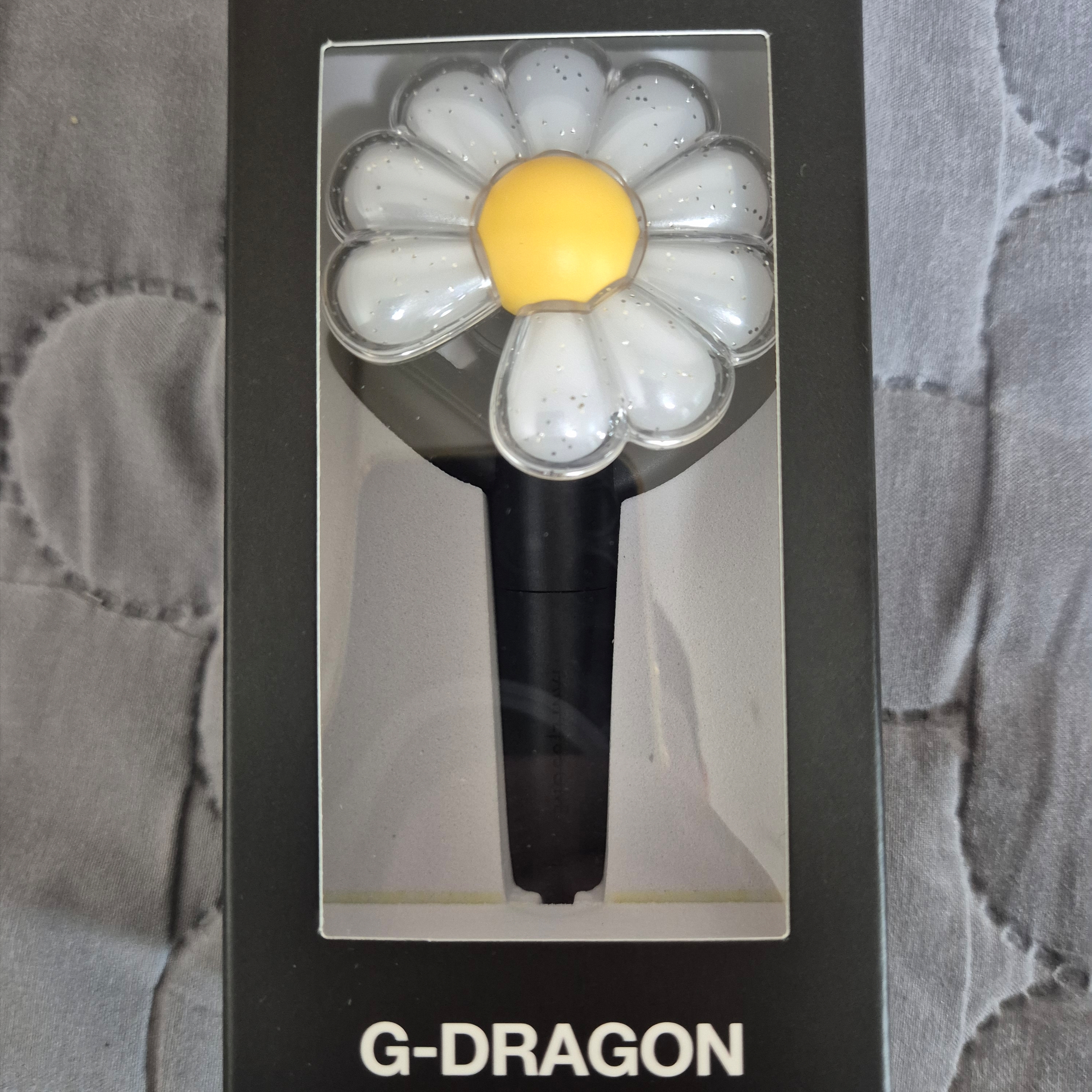 G-DRAGON Ubermensch Official Mini Light Keyring 착용 스타일
