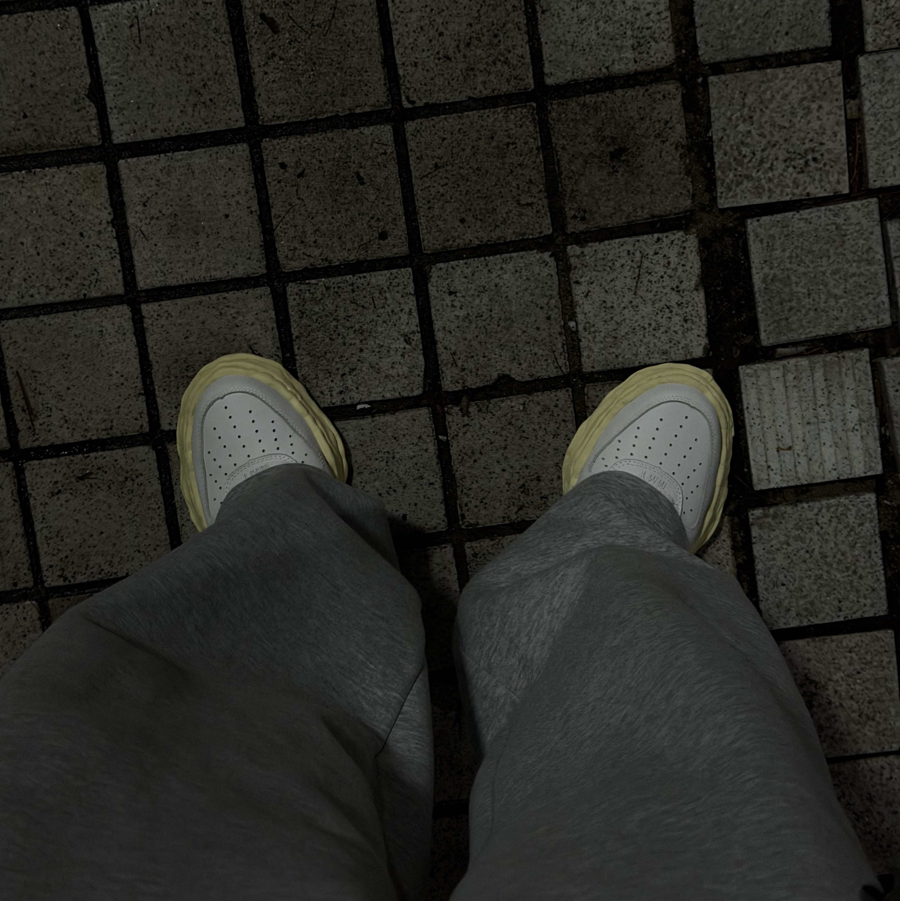 Maison Mihara Yasuhiro Wayne VL OG Sole Leather Low-top Sneakers White 착용 스타일