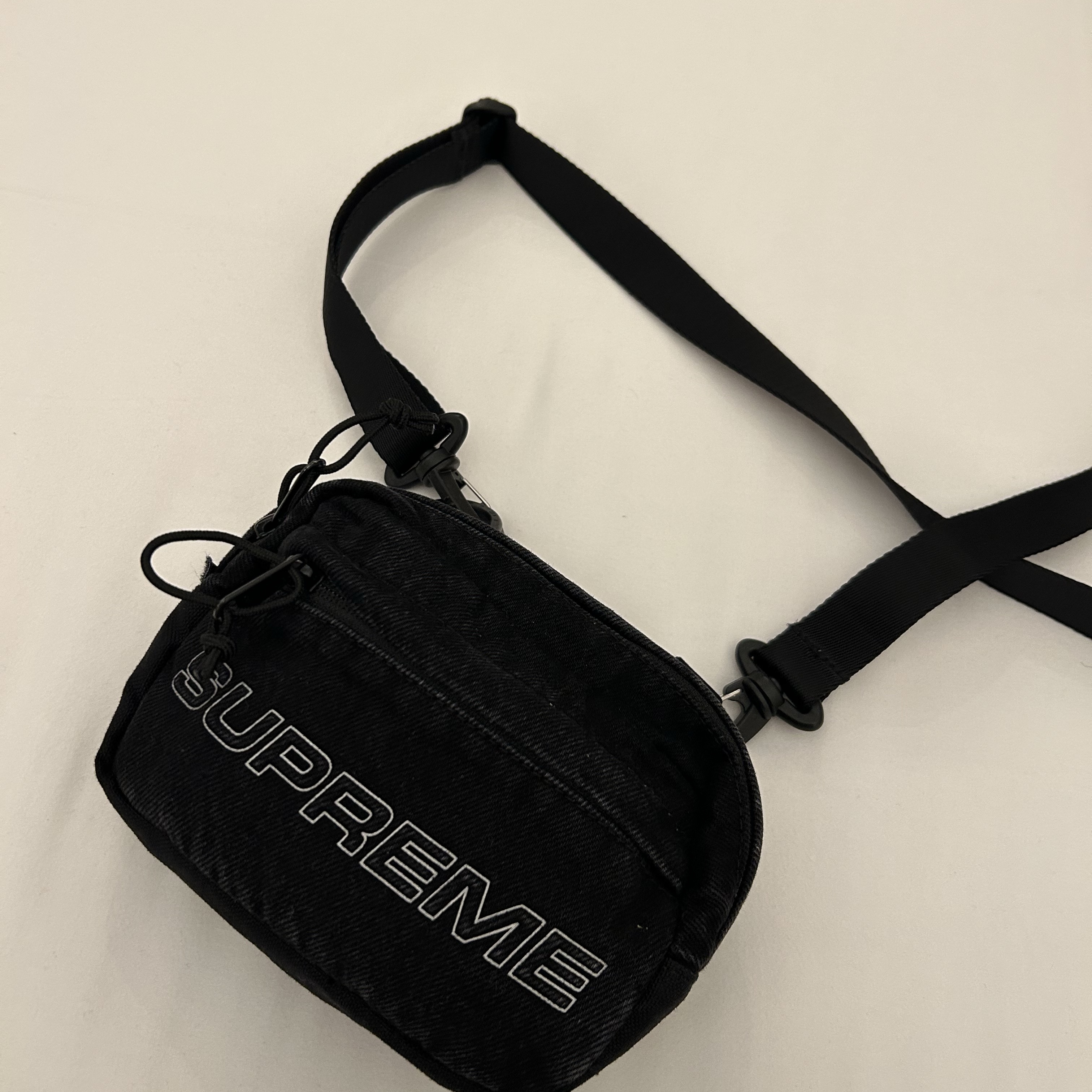 Supreme Denim Mini Shoulder Bag Black - 25FW 착용 스타일