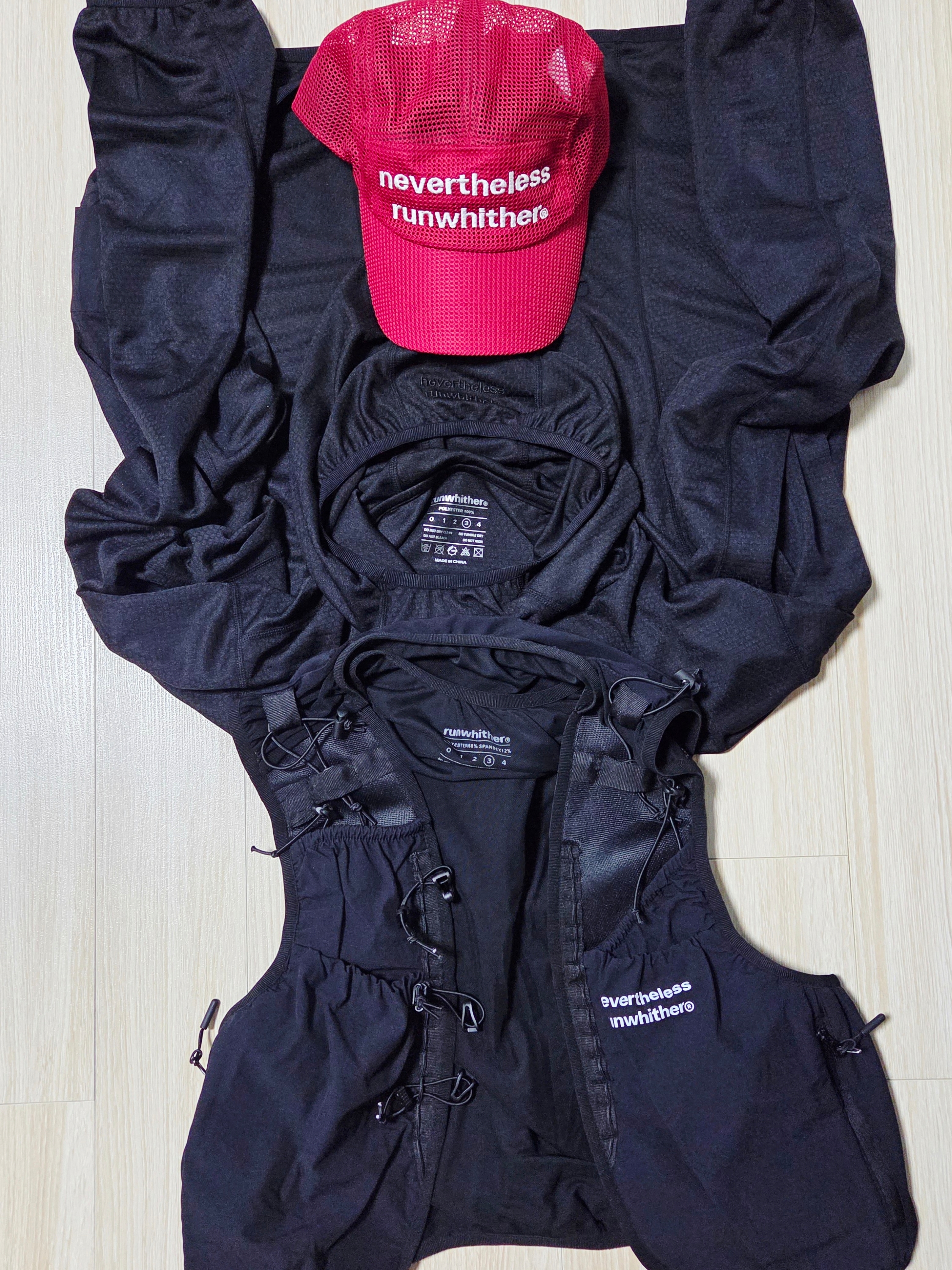 [KREAM 단독] runwhither Mesh Cap Red, [KREAM 단독] runwhither Trail Running Vest Black 착용 스타일