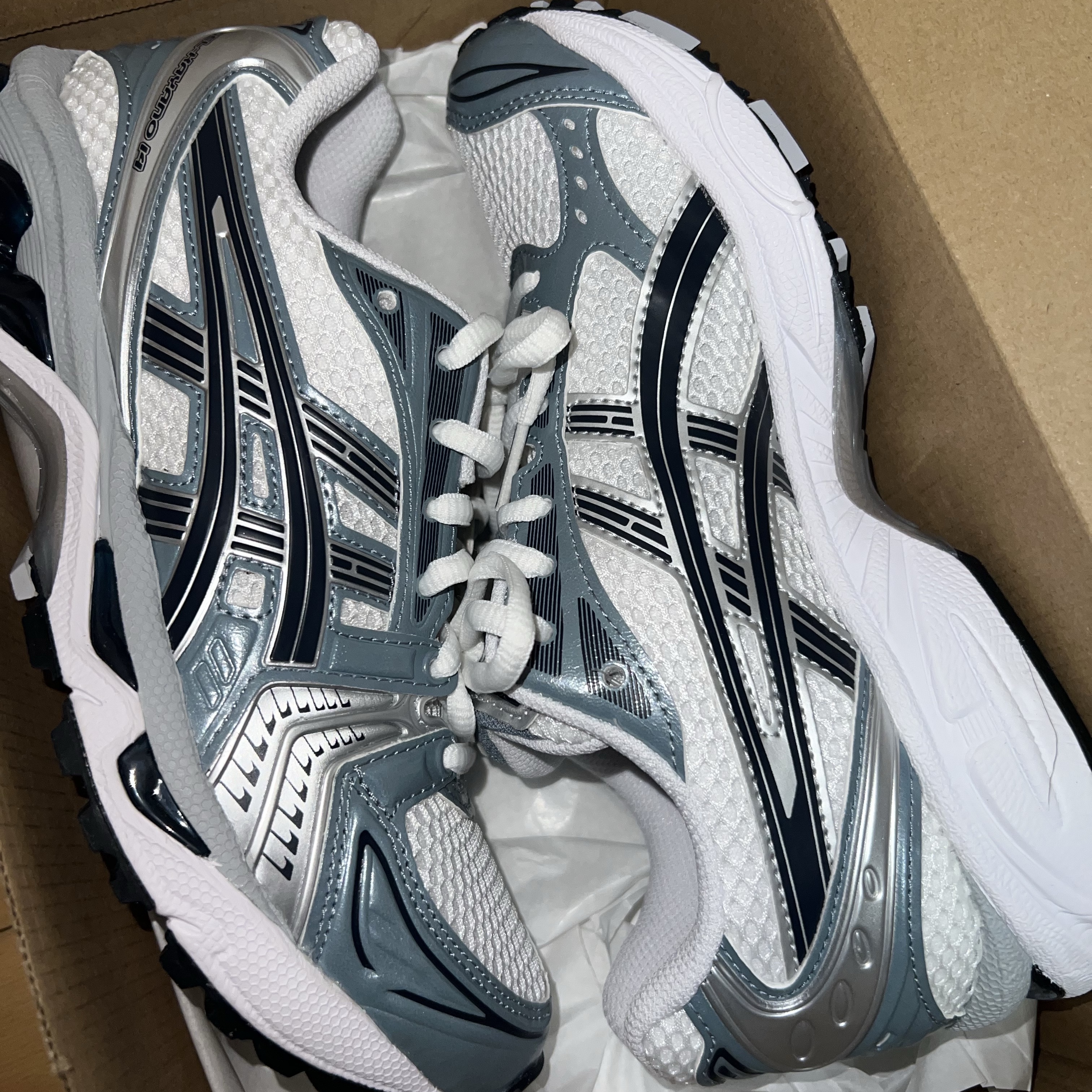Asics Gel-Kayano 14 White Fjord Grey 착용 스타일