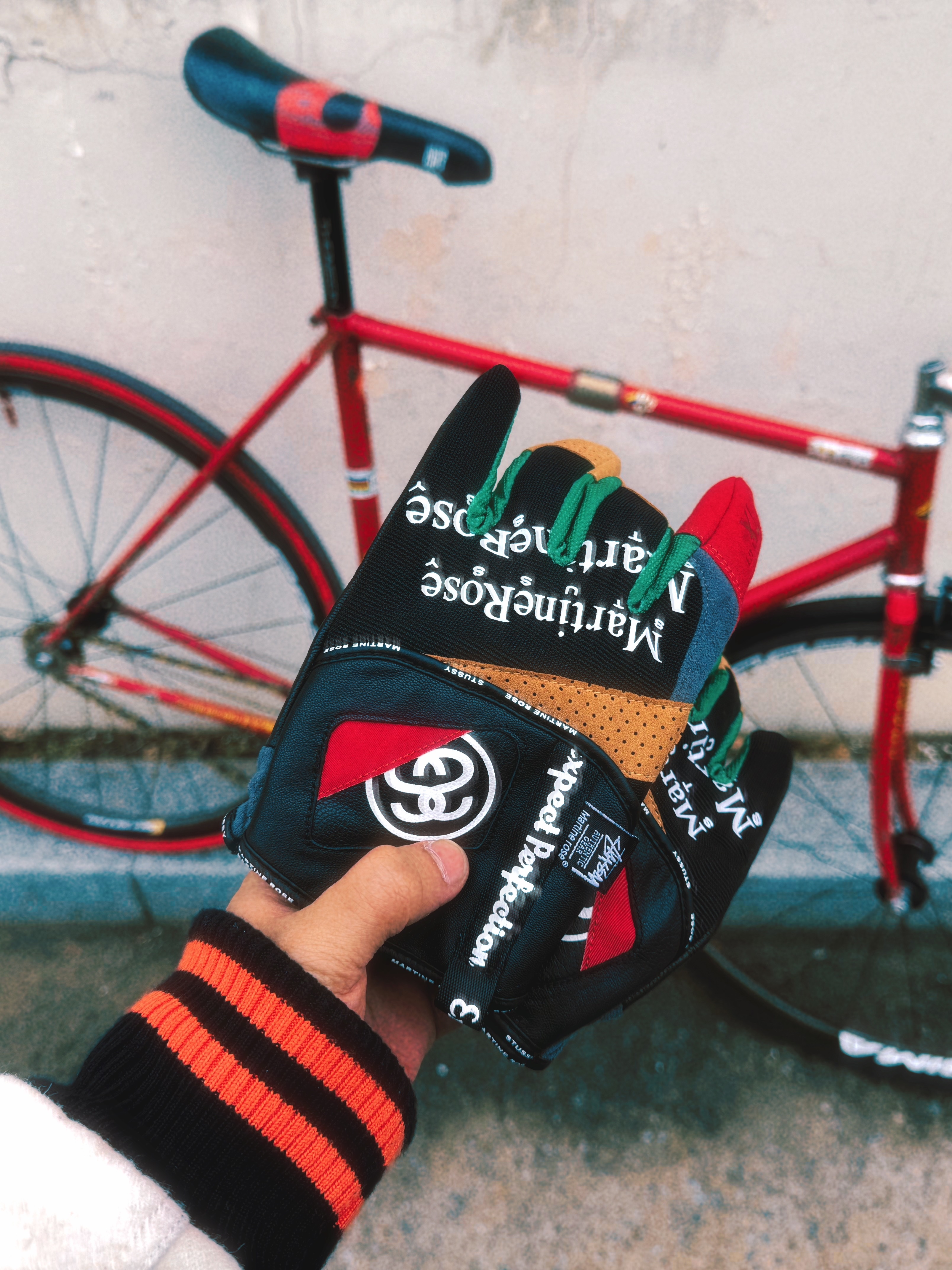 Stussy x Martine Rose Driving Gloves 착용 스타일 - 2