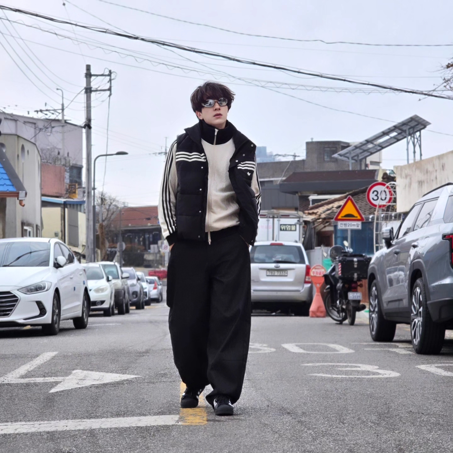 Adidas Originals 70s Padded Gilet Black - KR Sizing, Adidas Superstar Core Black White 착용 스타일 - 2