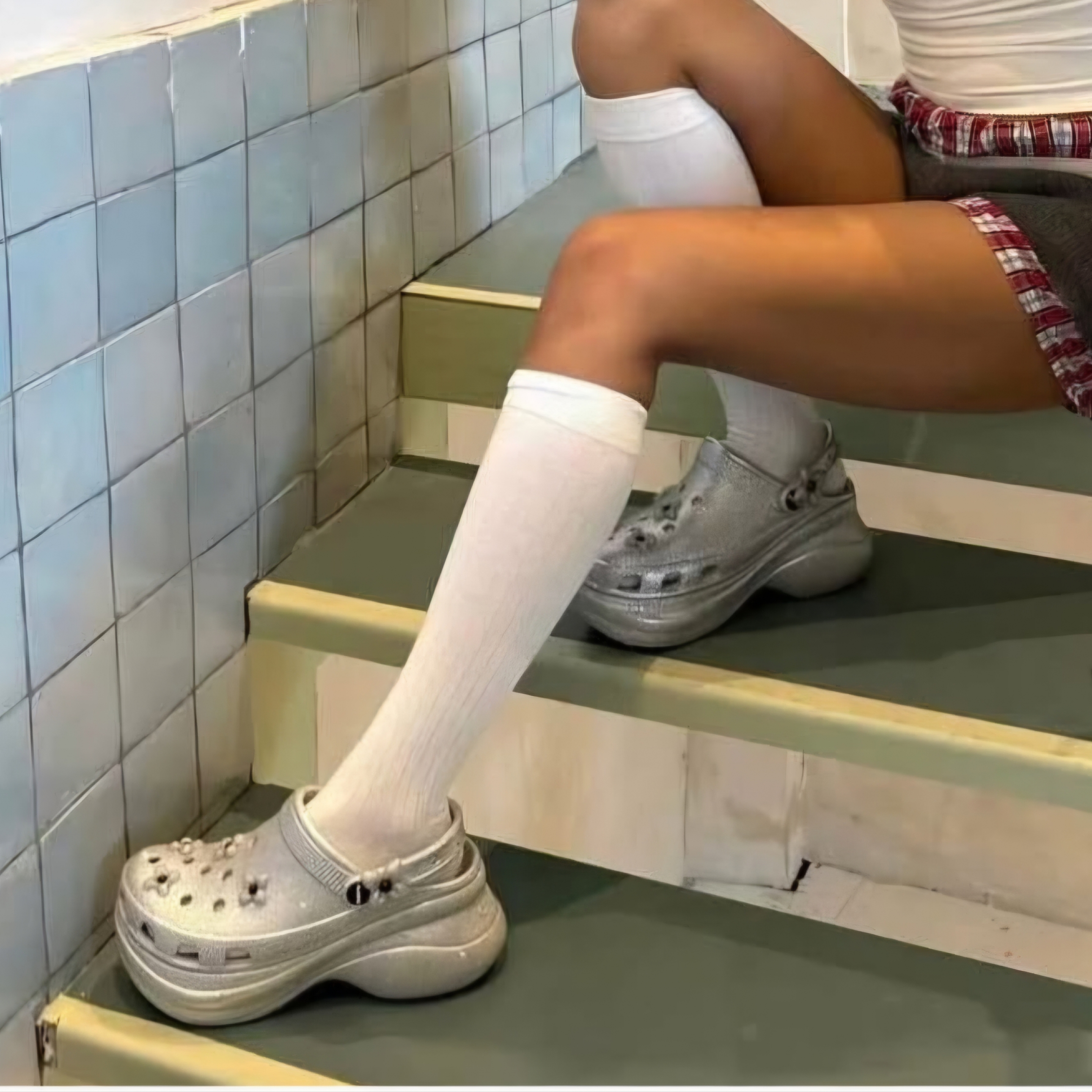 (W) Crocs x SMFK Classic Bae Clog Silver Glitter 착용 스타일
