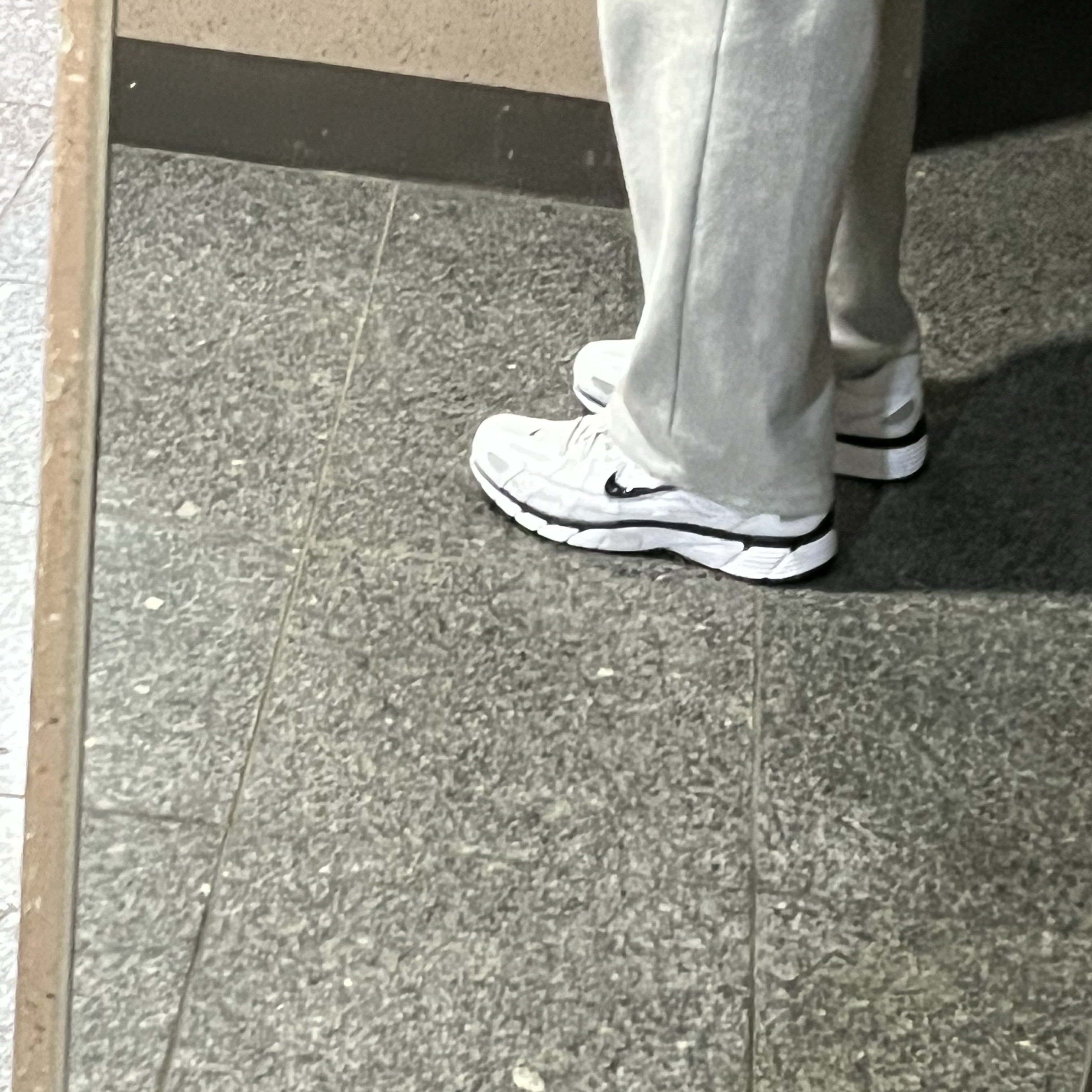 Nike P-6000 White Metallic Silver 착용 스타일 - 4