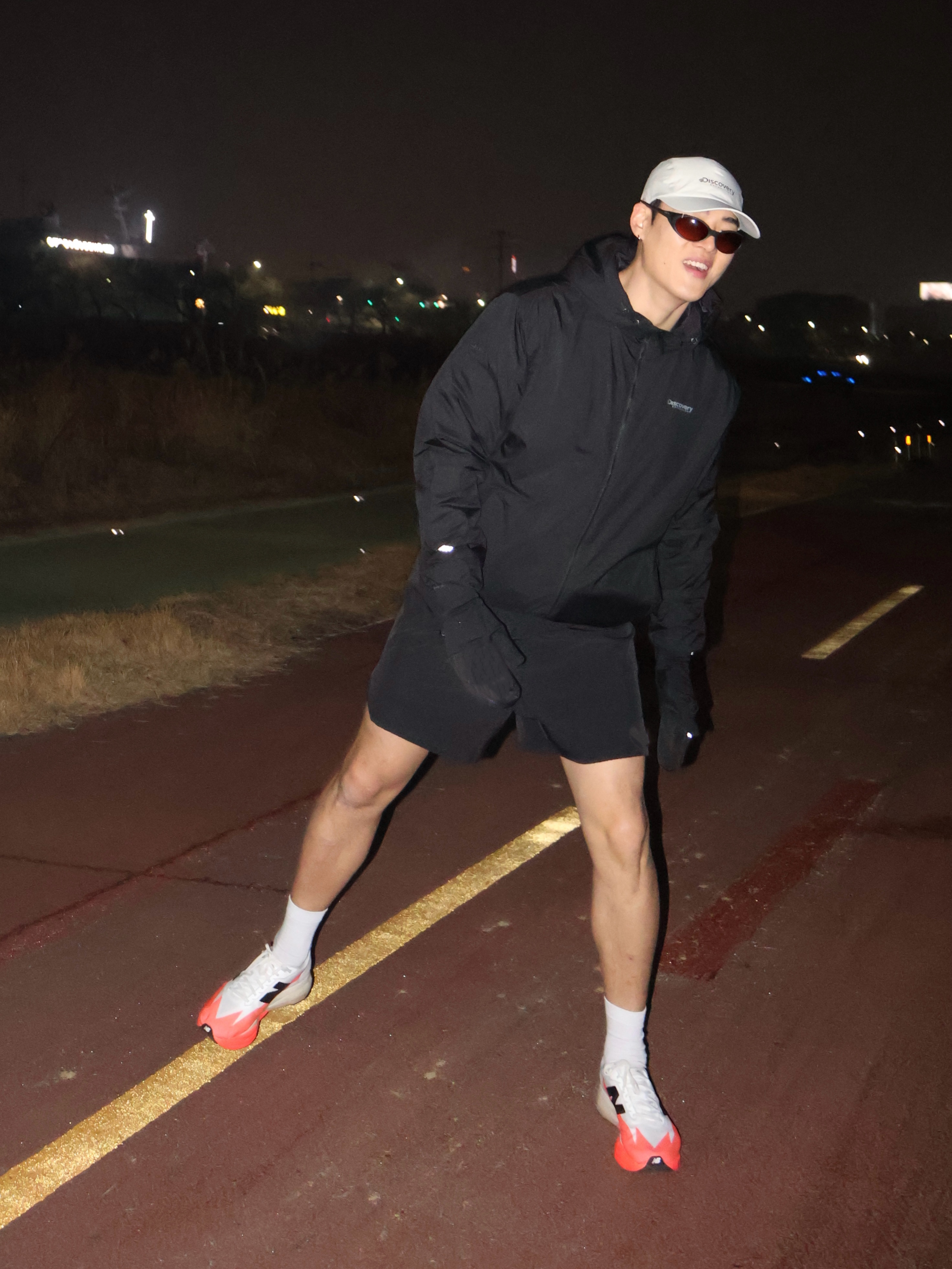 New Balance FuelCell SC Elite v5 Urgent Red White Black  - 2E Wide, Oakley Eye Jacket Redux Latitude Collection Matte Olive Ink Frame Prizm Bronze Lenses High Bridge Fit 착용 스타일 - 1