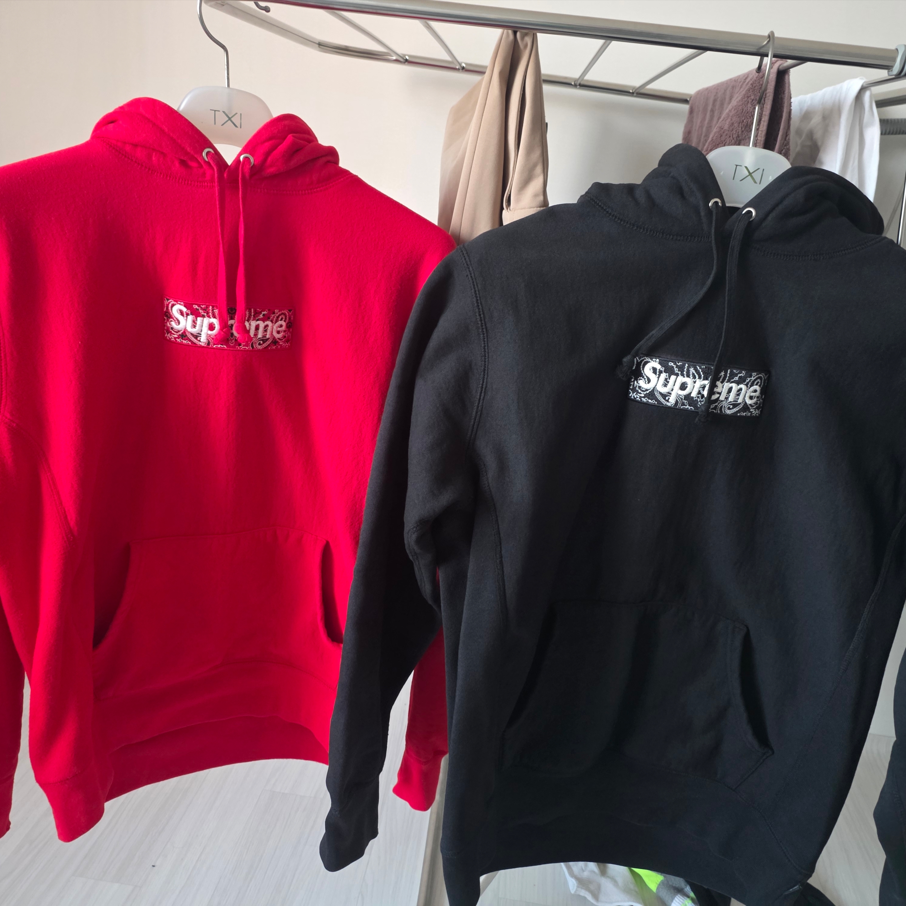 Supreme Bandana Box Logo Hooded Sweatshirt Red - 19FW, Supreme Bandana Box Logo Hooded Sweatshirt Black - 19FW 착용 스타일