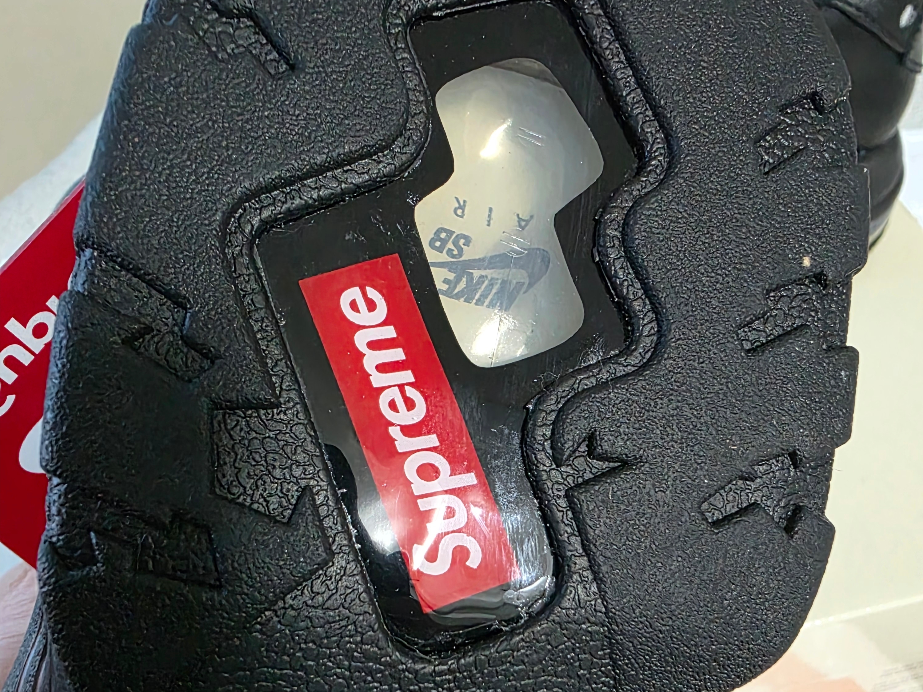 Nike x Supreme SB Air Max 2 CB 94 Low Black Metallic Silver Black 착용 스타일 - 2