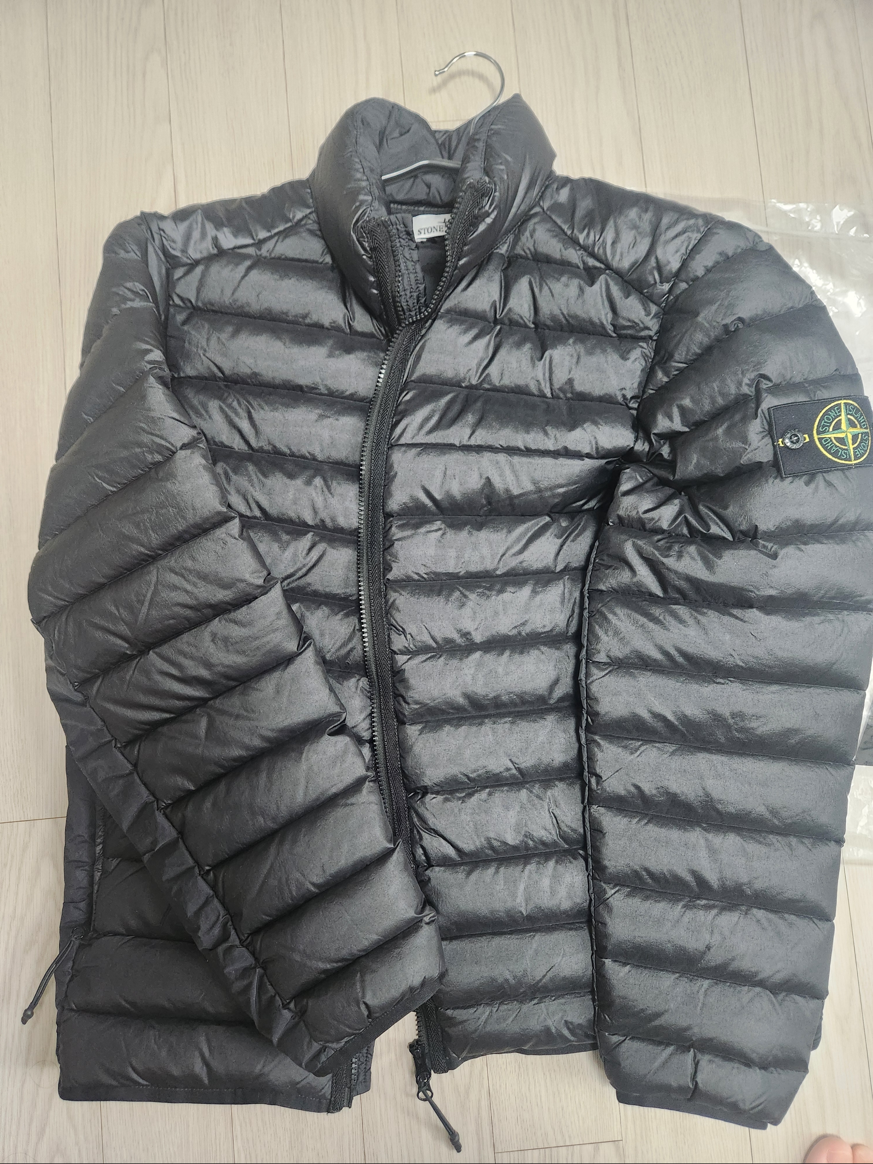 Stone Island 4100429 Loom Woven Chambers Nylon Down-TC Jacket with Anti-Drop Black - 25SS 착용 스타일