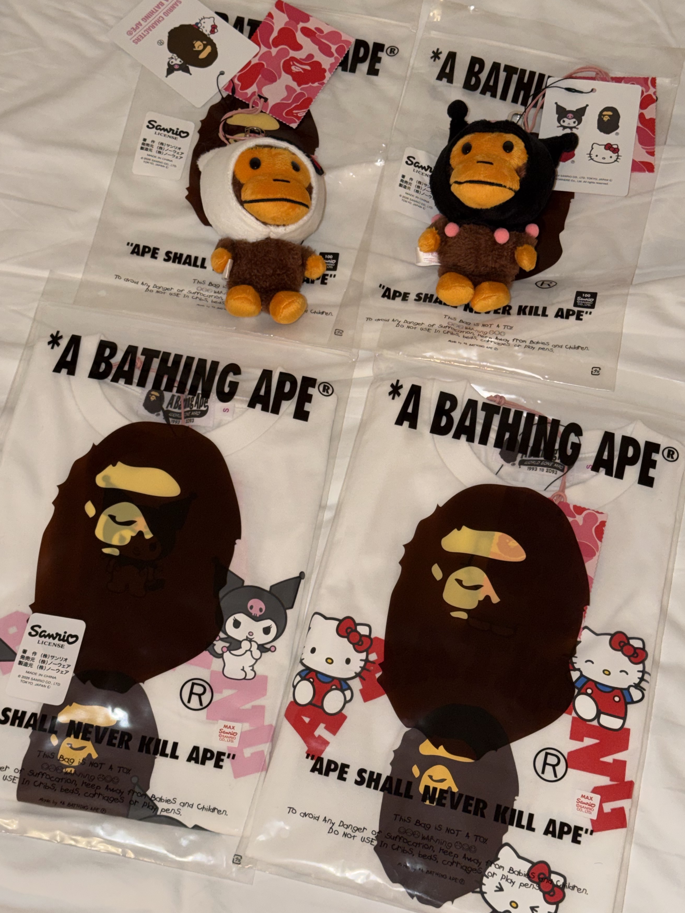 (W) BAPE x Sanrio Characters College Mini T-Shirt White, (W) BAPE x Sanrio Characters College Mini T-Shirt White 착용 스타일