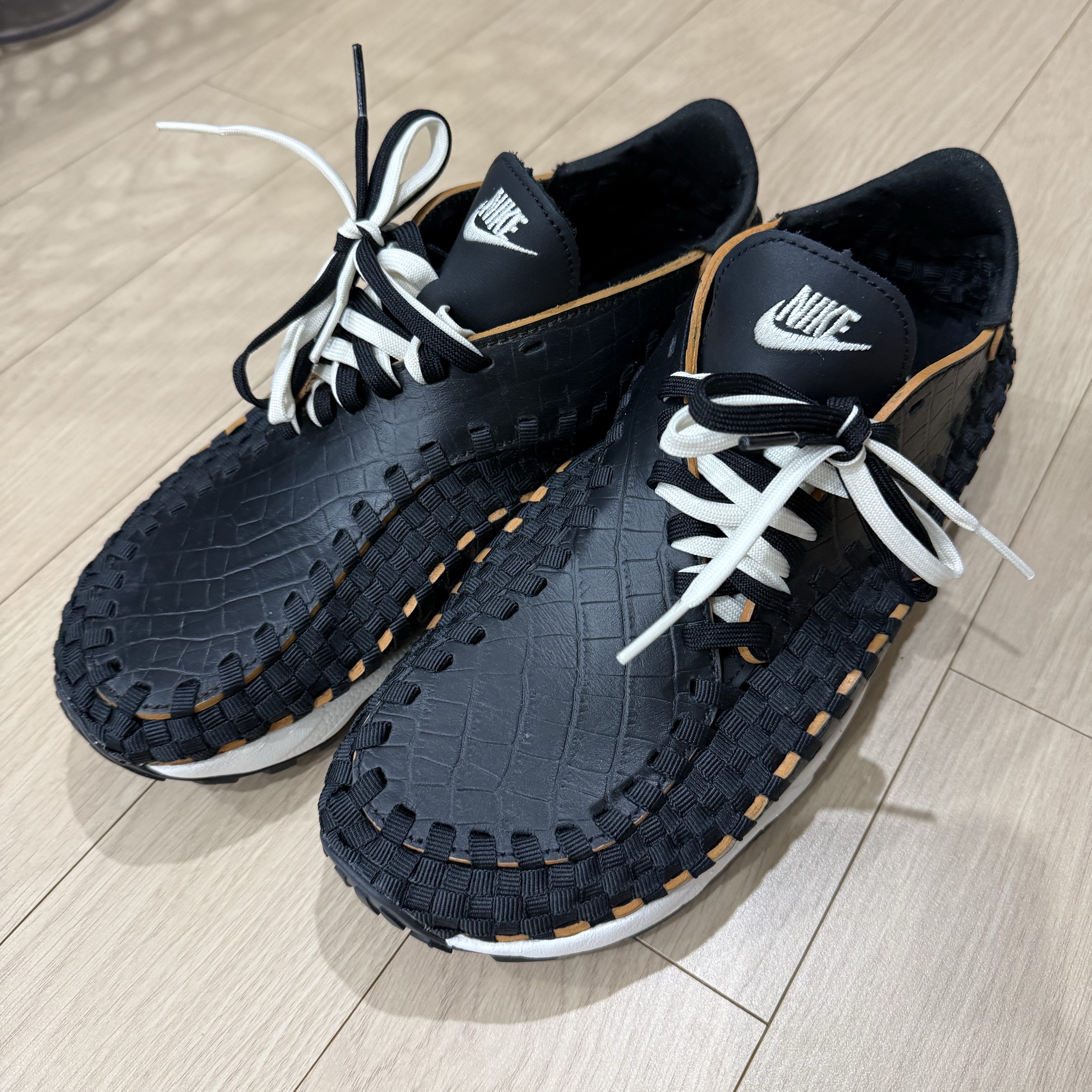 (W) Nike Air Footscape Woven Premium Black Pale Ivory 착용 스타일 - 3