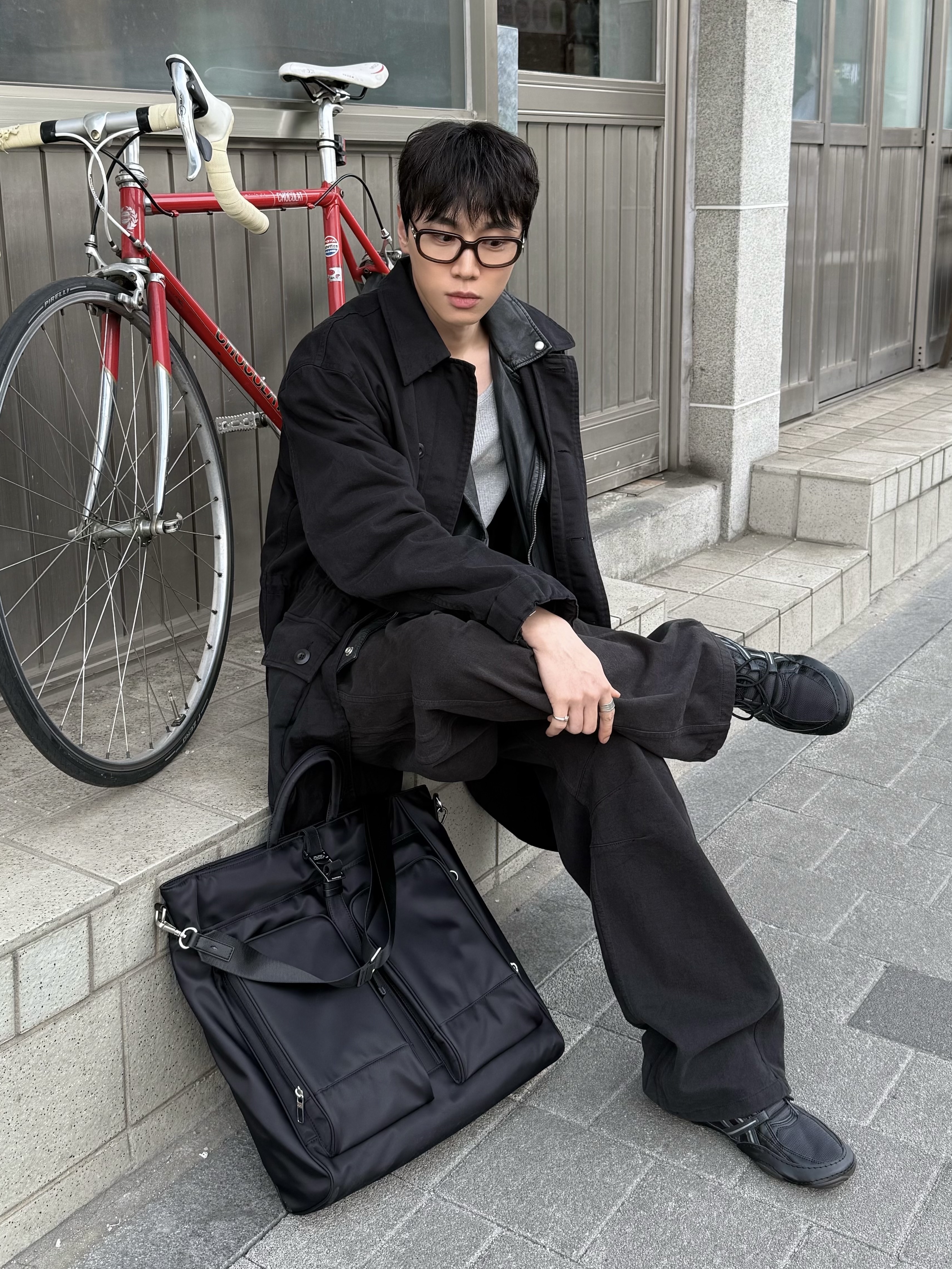 Asics Hypersync Graphite Grey Black 착용 스타일 - 1