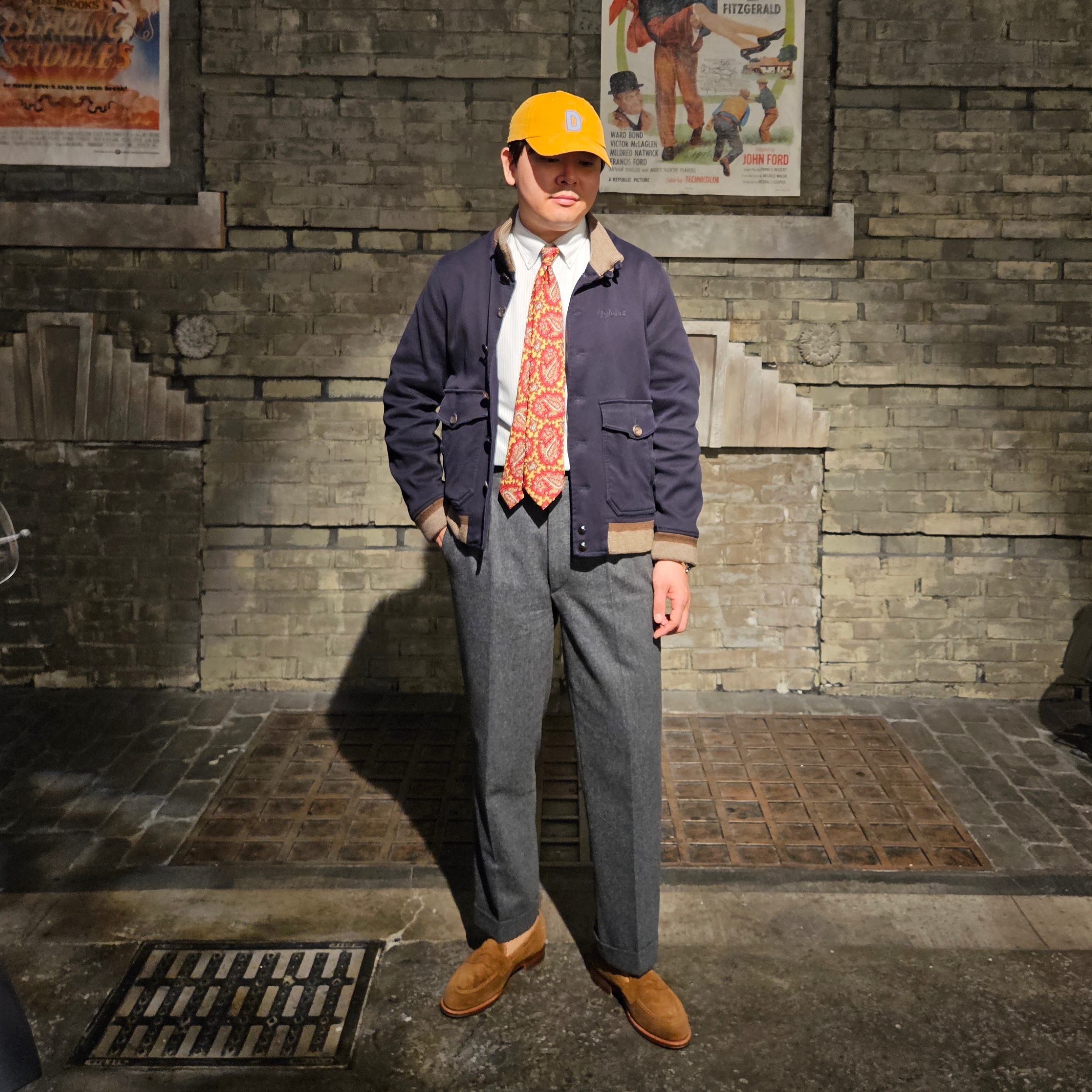 Drake's Paisley Print Silk Self Tipped Tie Red, Alden 6243 Suede Unlined Flex Penny Loafer Snuff - D 착용 스타일 - 1