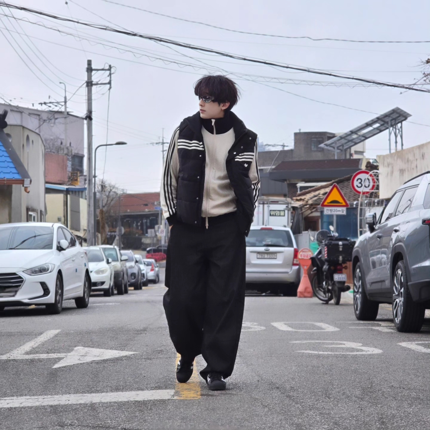 Adidas Originals 70s Padded Gilet Black - KR Sizing, Adidas Superstar Core Black White 착용 스타일 - 1