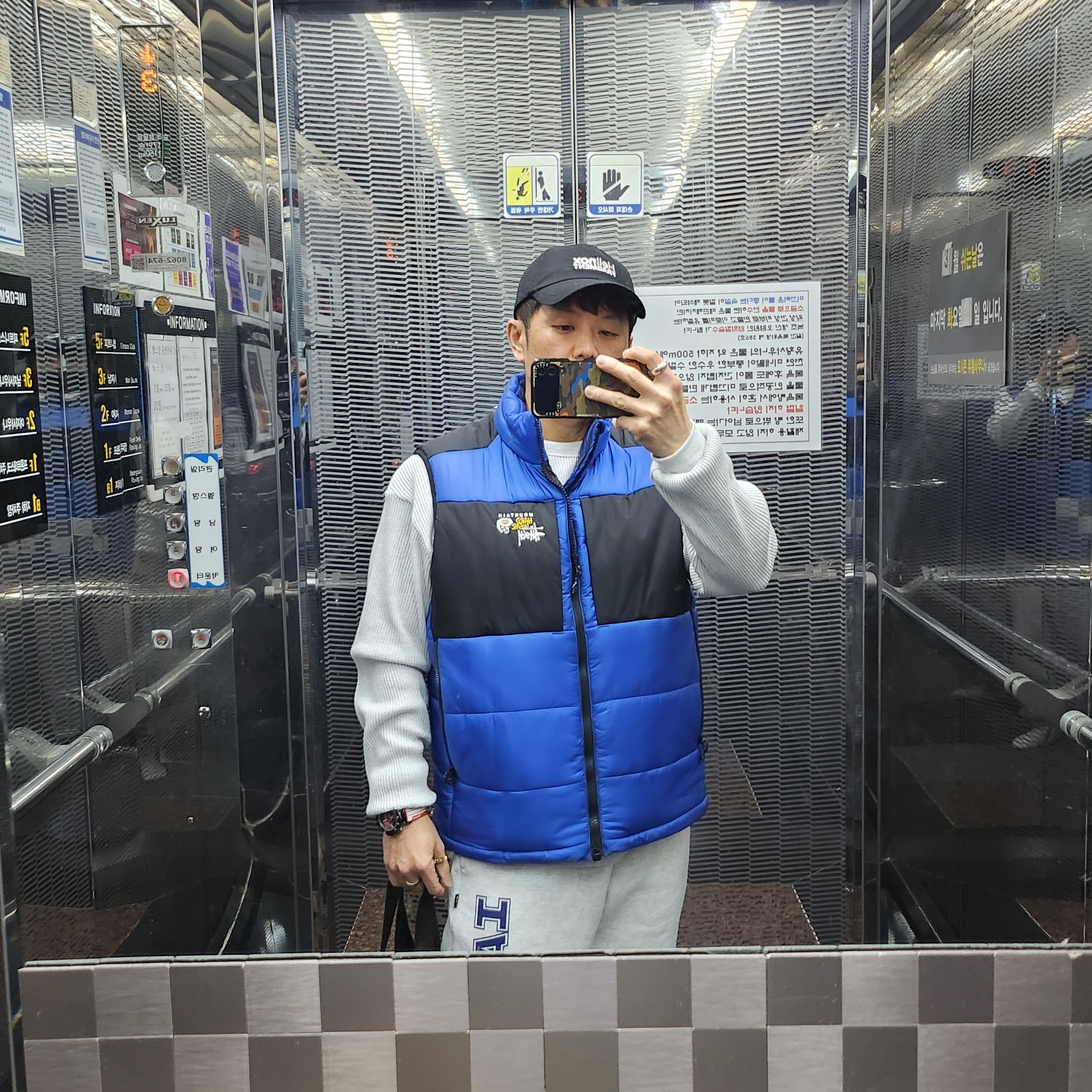 Helinox x Fragment Design Cap Black, Stussy x Mountain Hardwear Windstopper® Vest Blue 착용 스타일