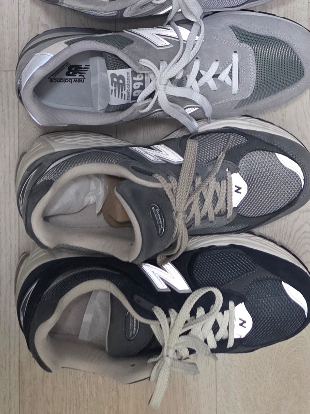 New Balance 991v2 Made in UK Dark Navy Smoked Pearl, New Balance 992 Made in USA Core Grey Silver Metallic 착용 스타일 - 6