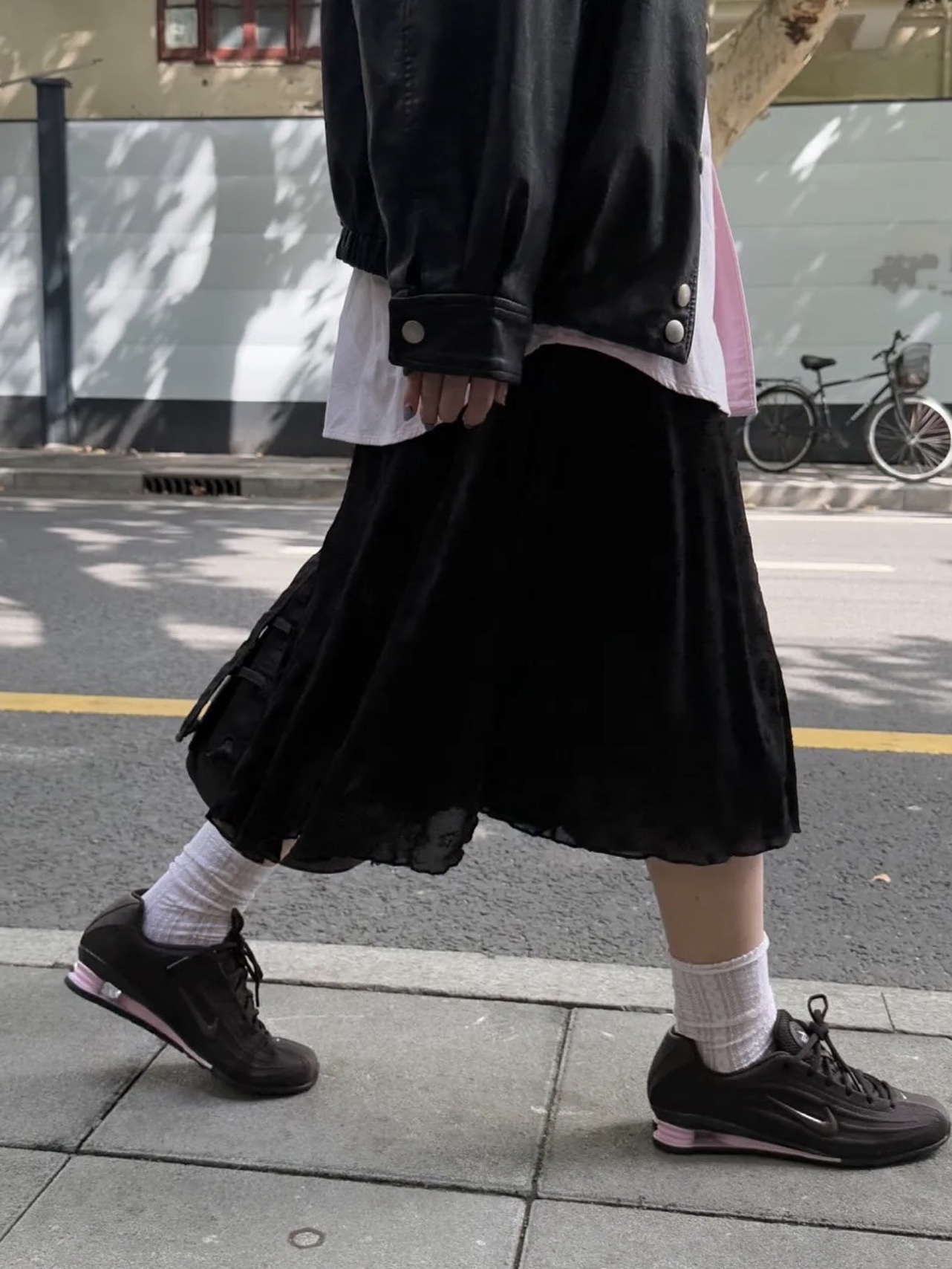 (W) Nike x Naked Shox Z Metallic Hematite Black, (W) Nike x Naked Shox Z Calistra Black Black Off White 착용 스타일 - 8
