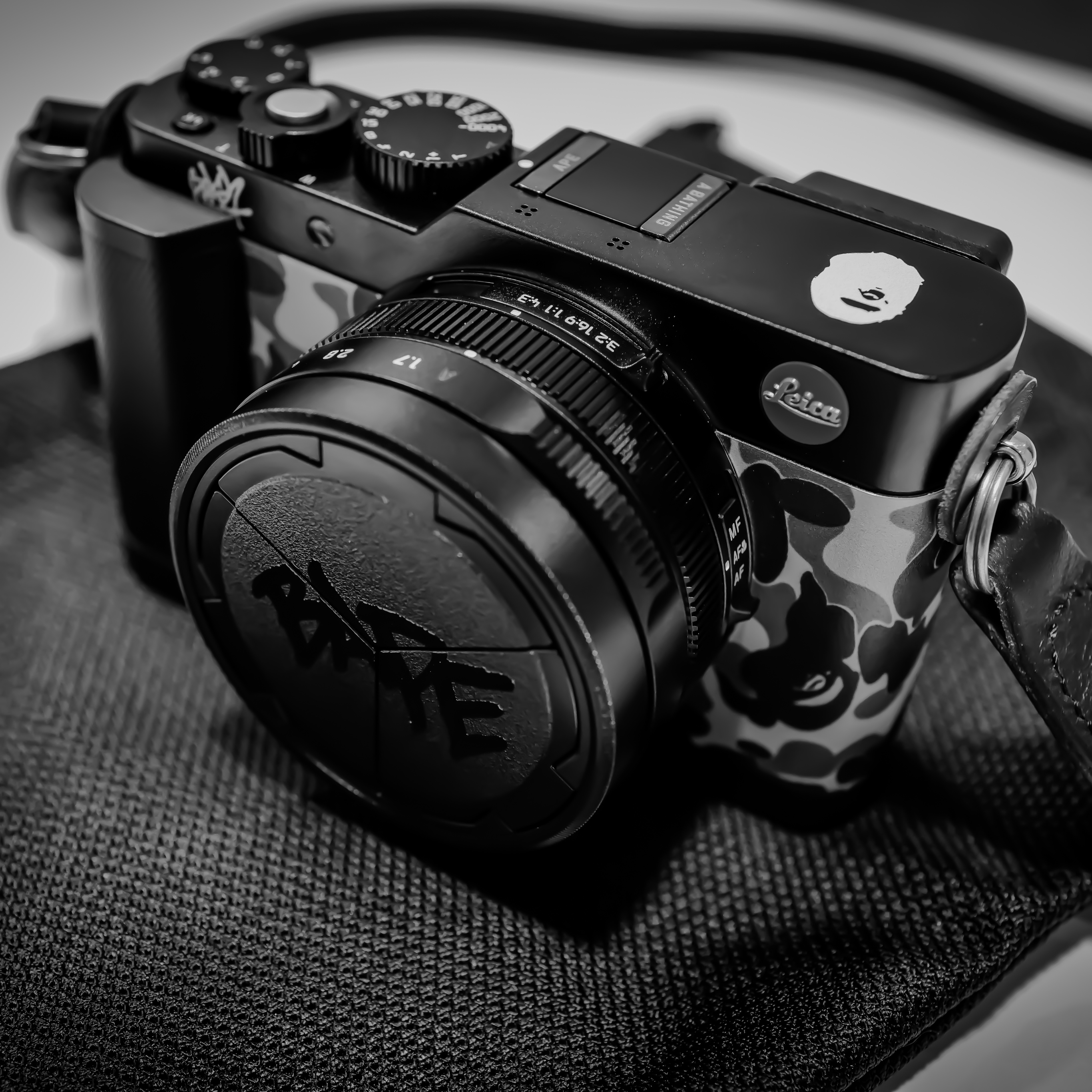 Leica x BAPE x Stash D-Lux 7 Black (Korean Ver.) 착용 스타일