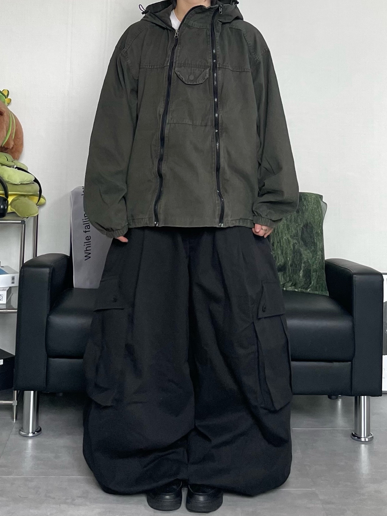 (W) Nike Air Force 1 '07 Low Triple Black 착용 스타일 - 7