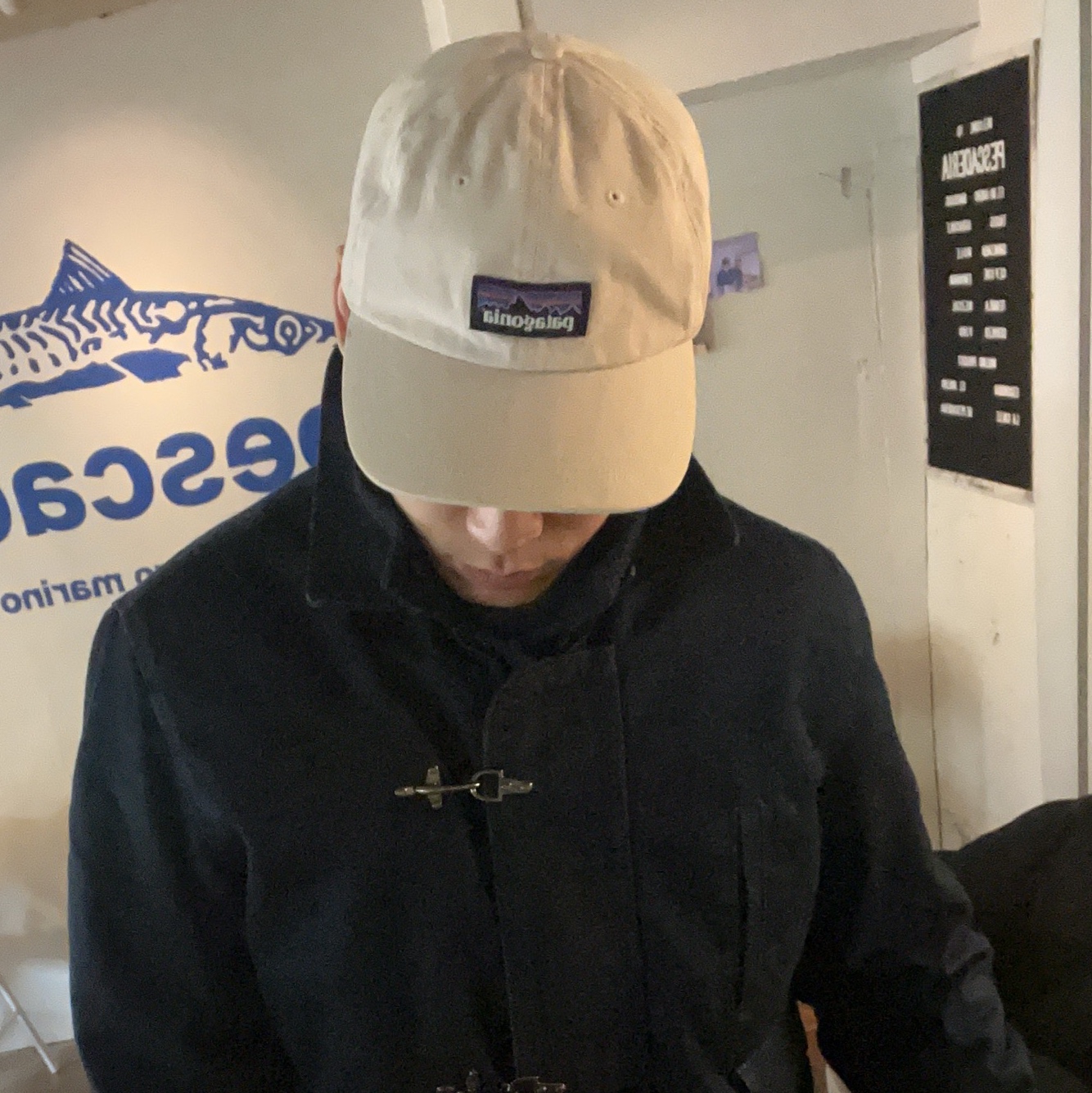 Patagonia P-6 Label Trad Cap Utility Blue 착용 스타일